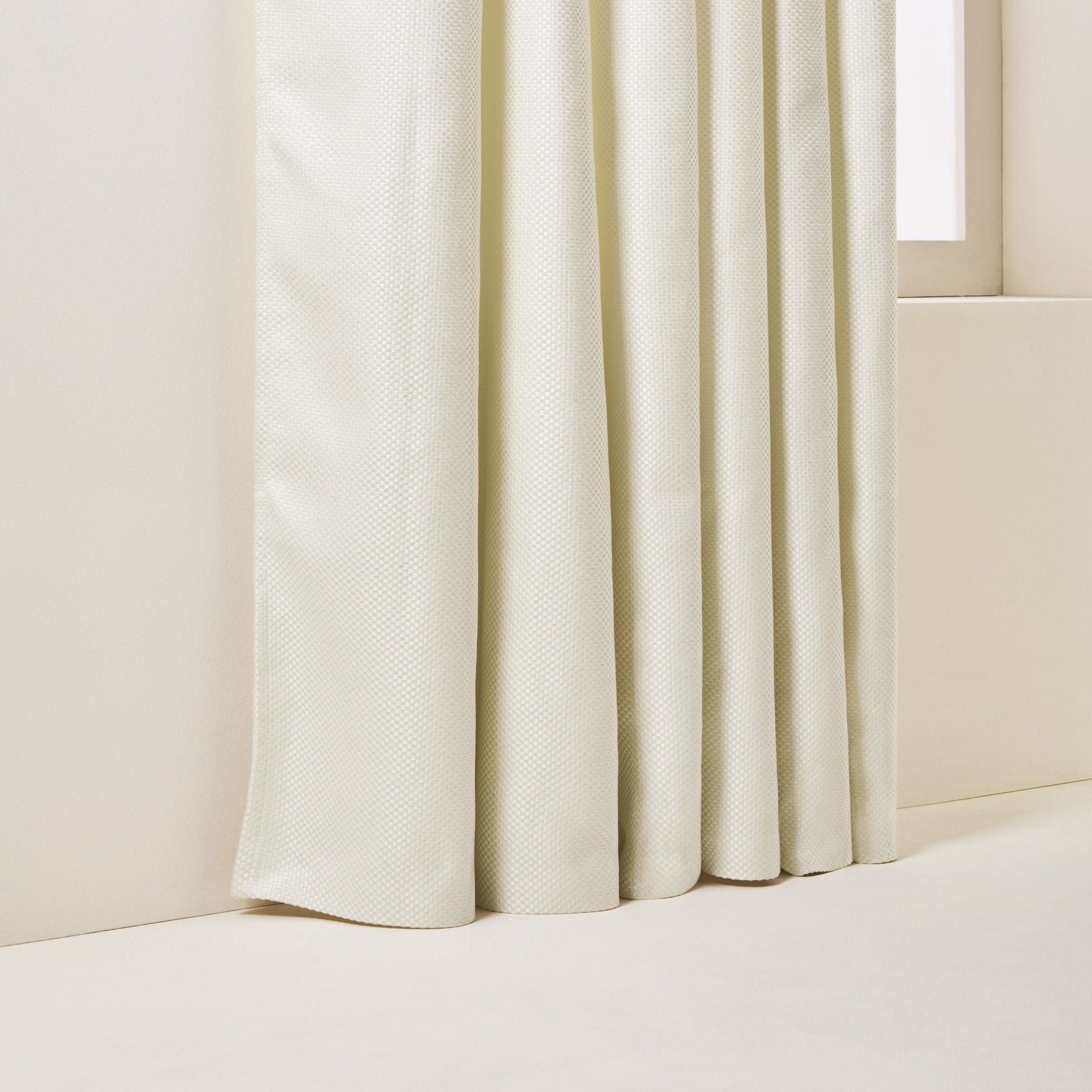 Lined black-out curtain with eyelets MADURA White