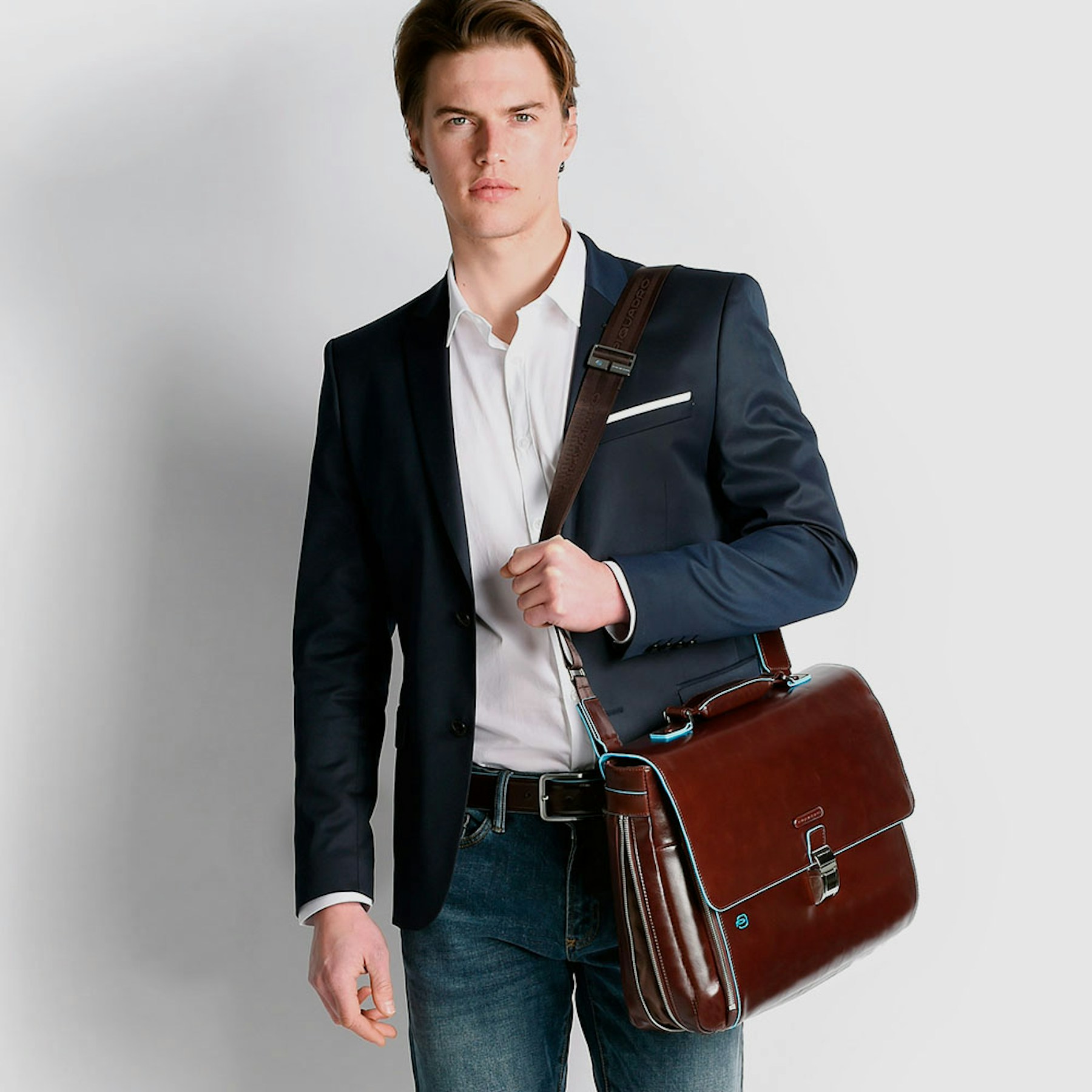 Expandable leather briefcase with flap PIQUADRO Brown