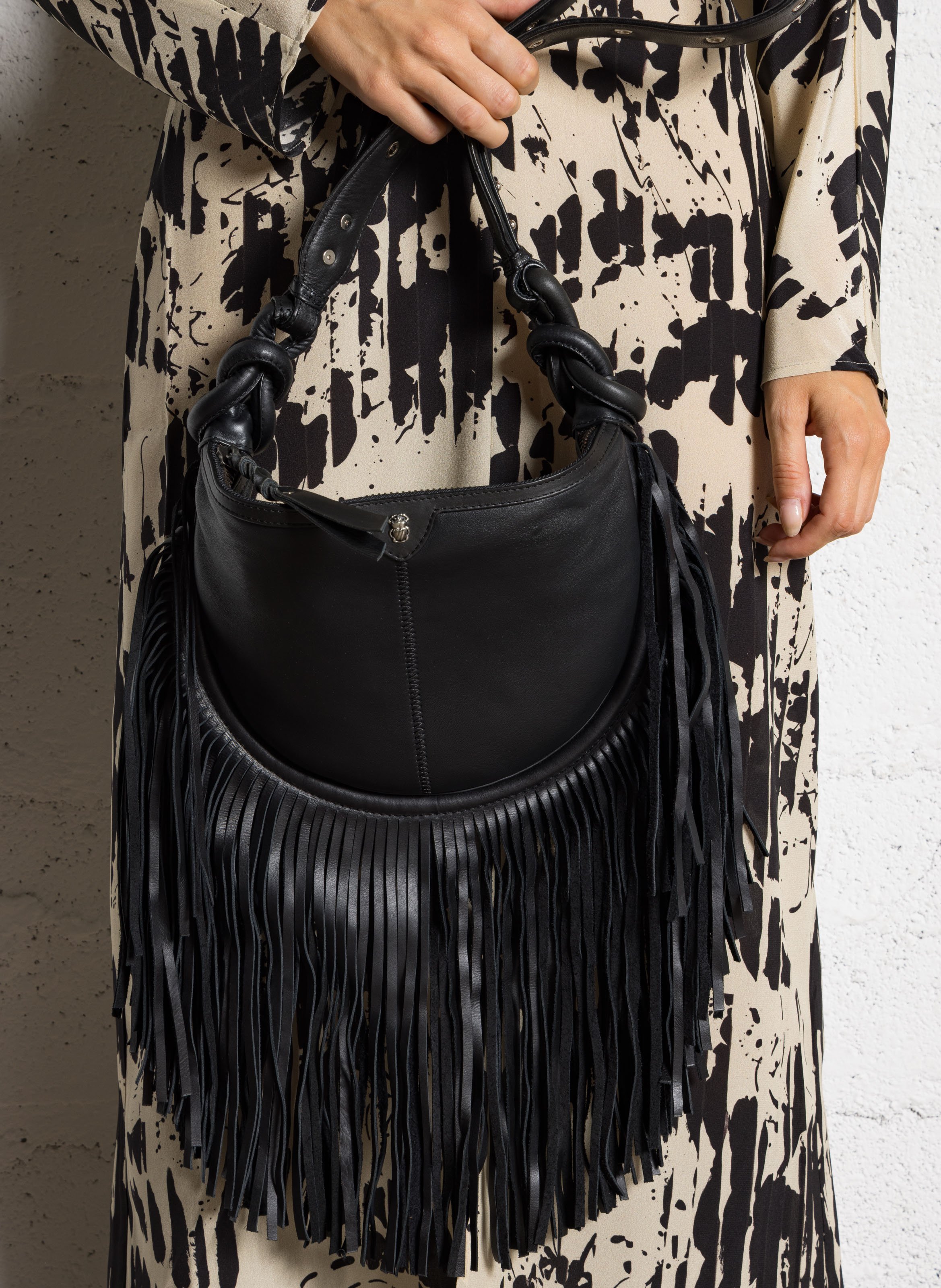 Halvemaanvormige tas van gemengd leer Zwart