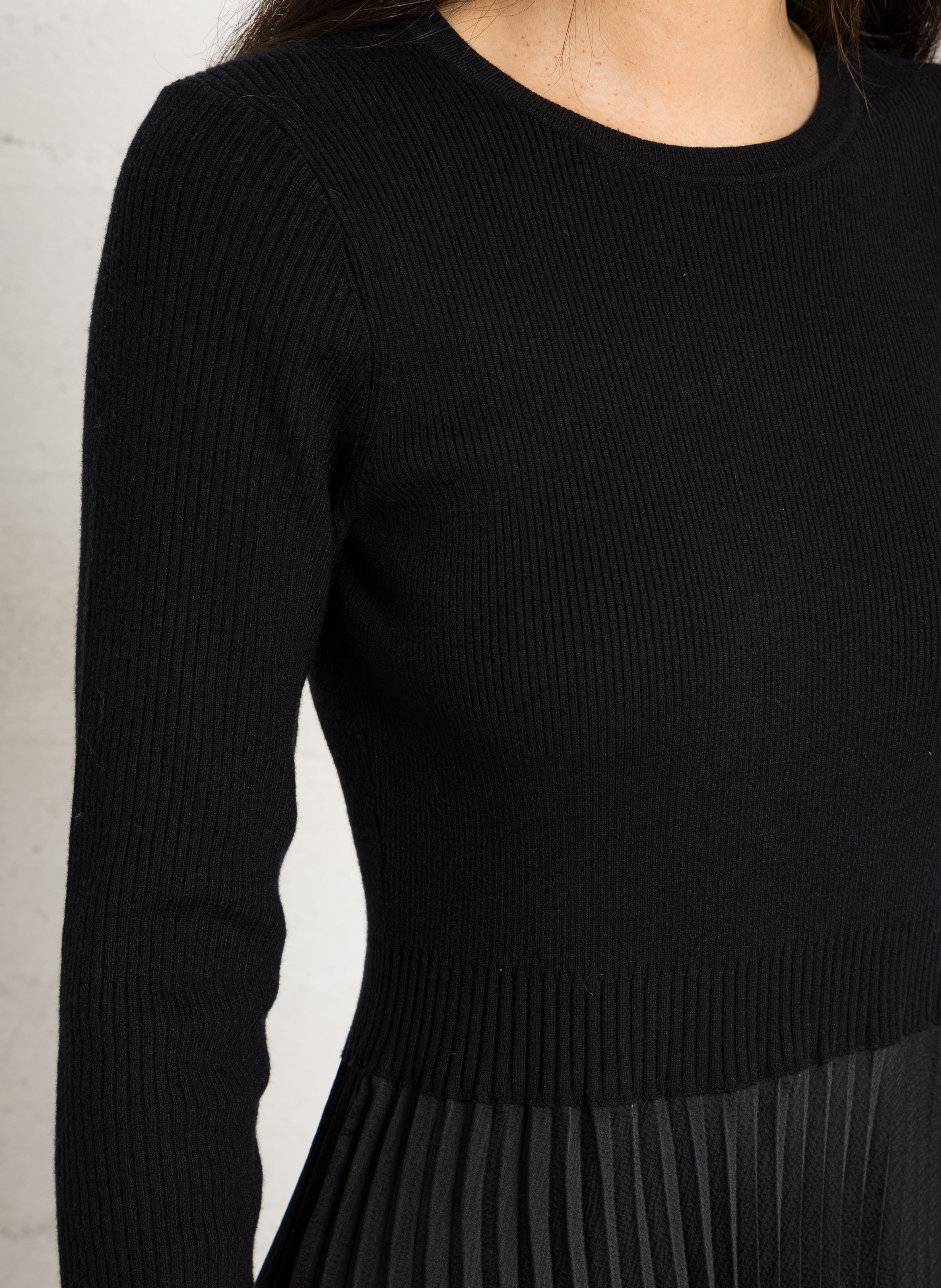 Halflange jurk van tricot met ronde hals MAISON 123 Zwart