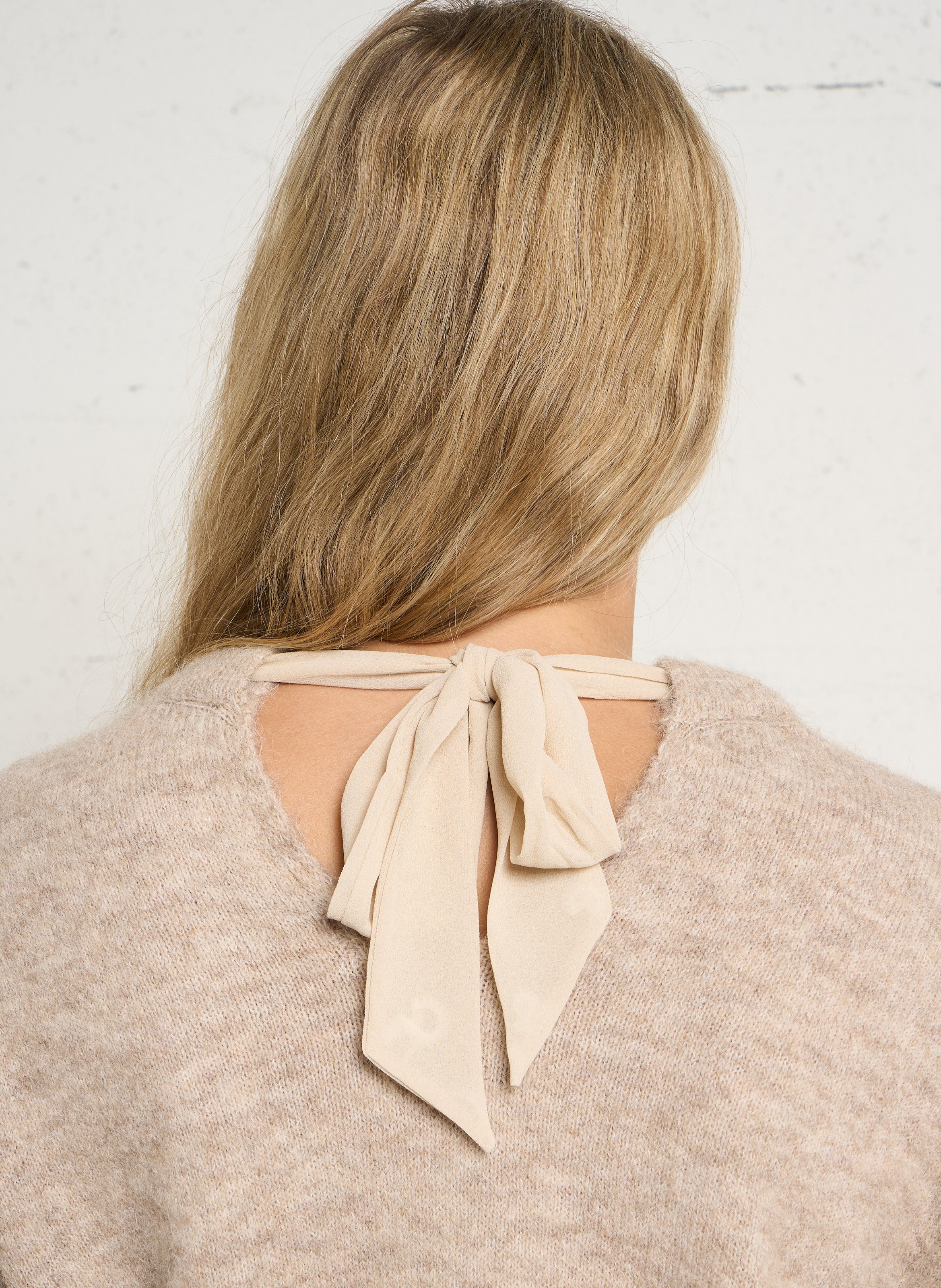 Rechte, gebreide trui met ronde hals PLEASE Beige