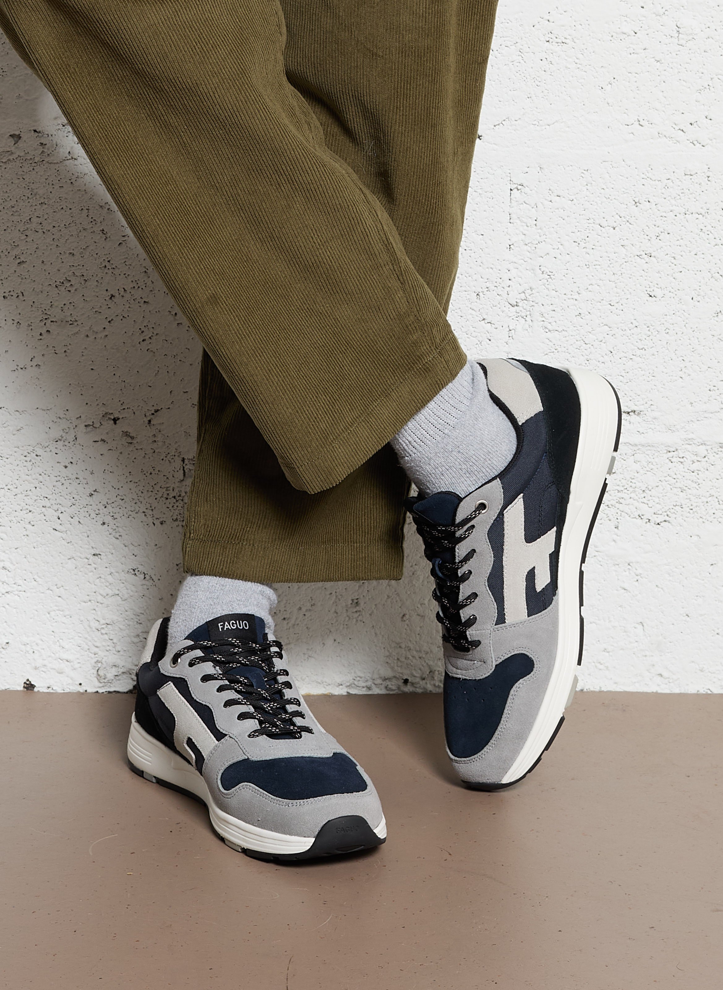 Pull col rond regular fit en laine - Look 2