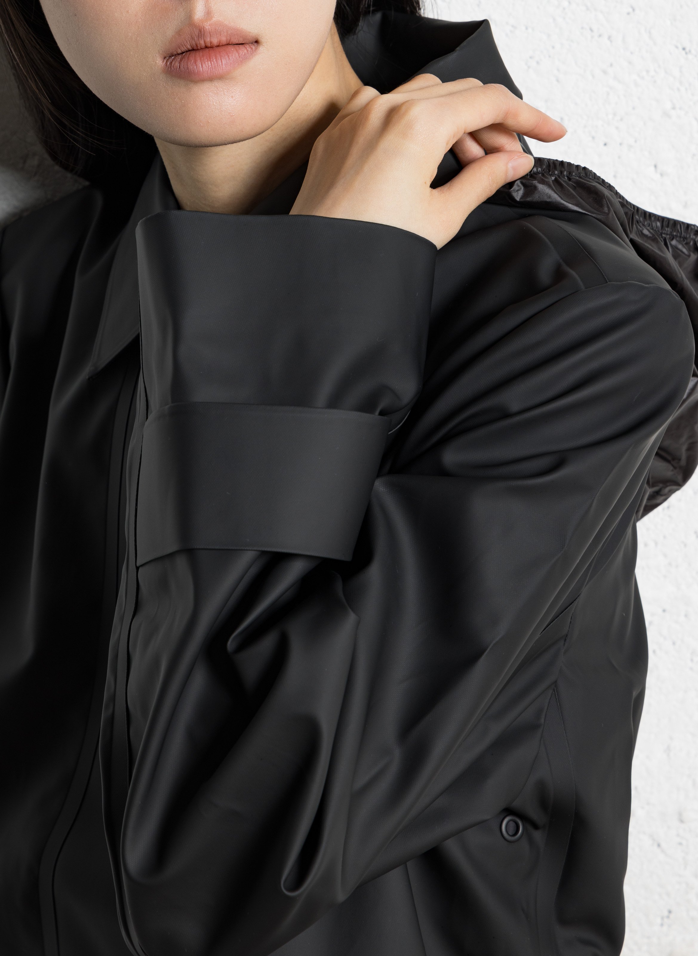 Imperméable à col classique à capuche RAINS Noir