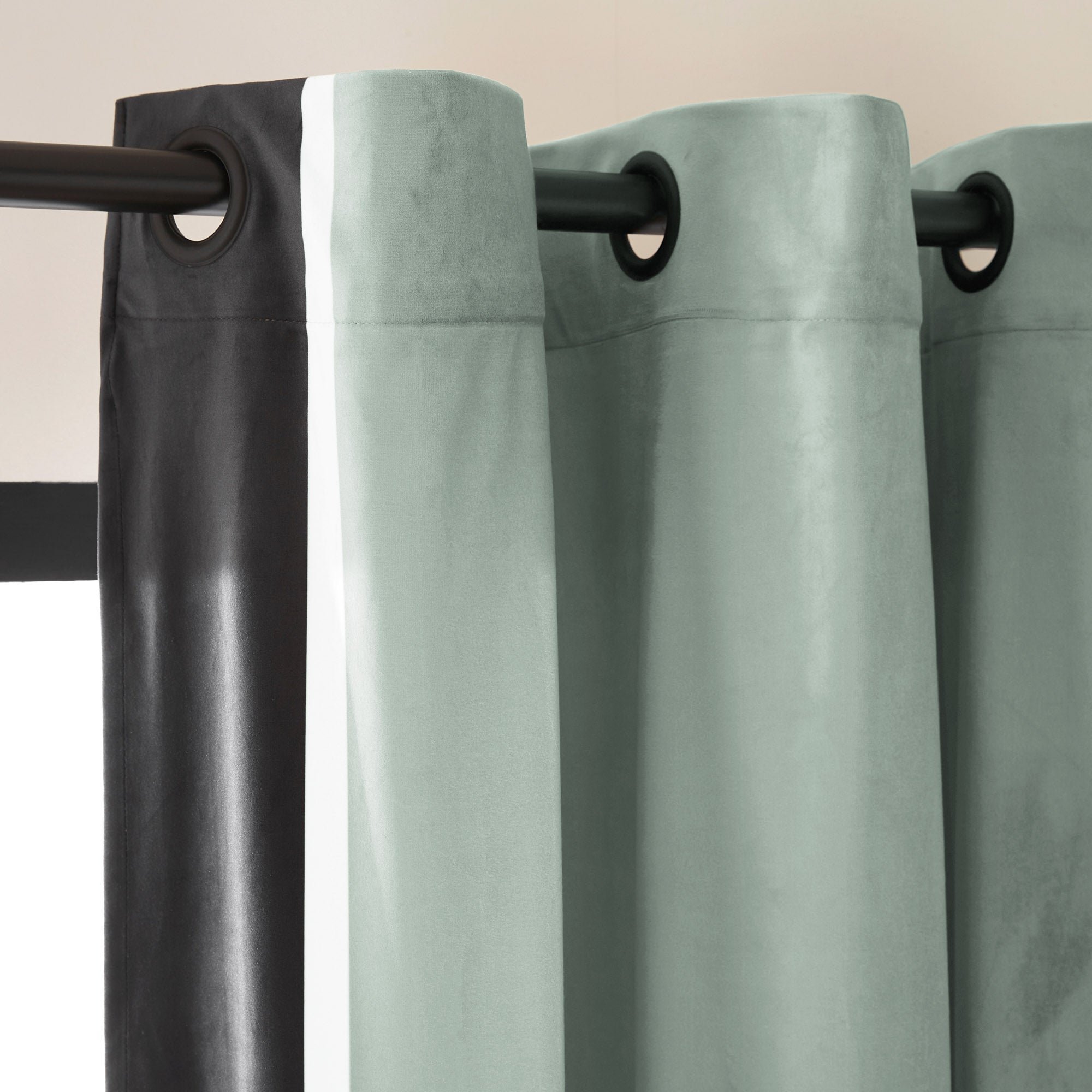 Curtain with black eyelets MADURA Green