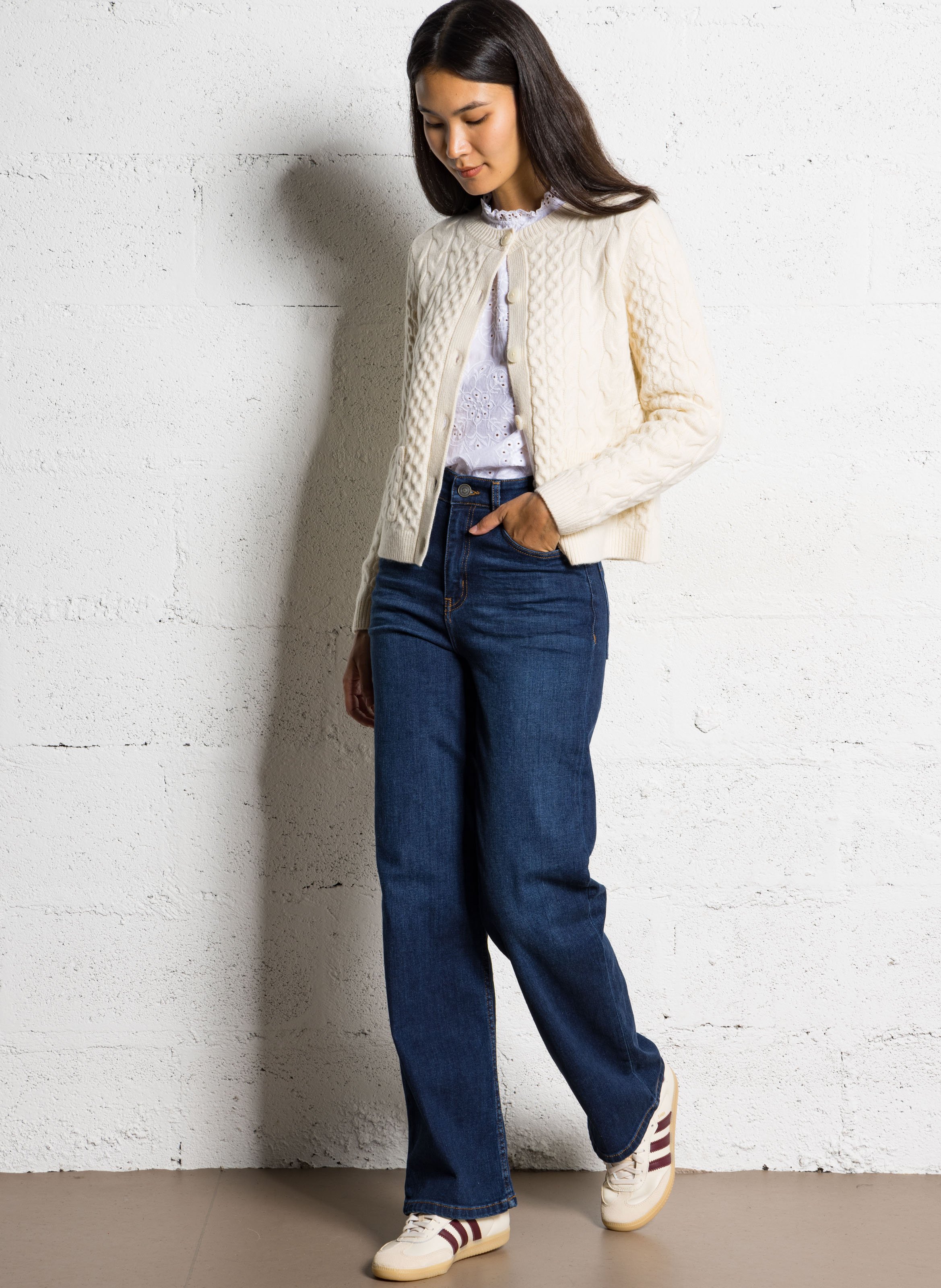 Gilet droit col rond en laine torsadée SUD EXPRESS Blanc