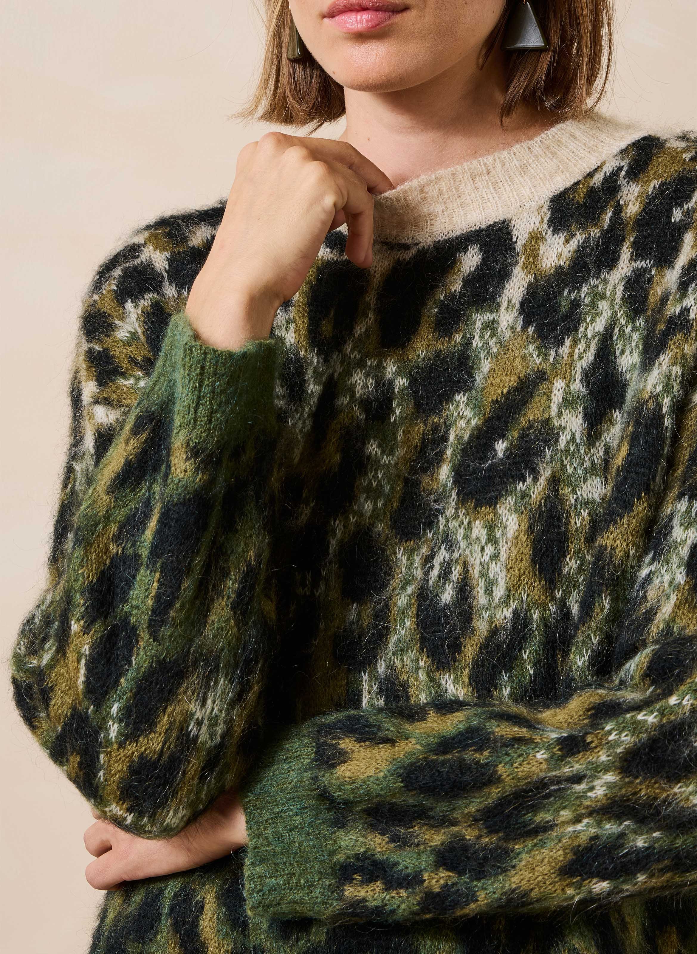 Pull ample col rond motif léopard LA FEE MARABOUTEE Vert