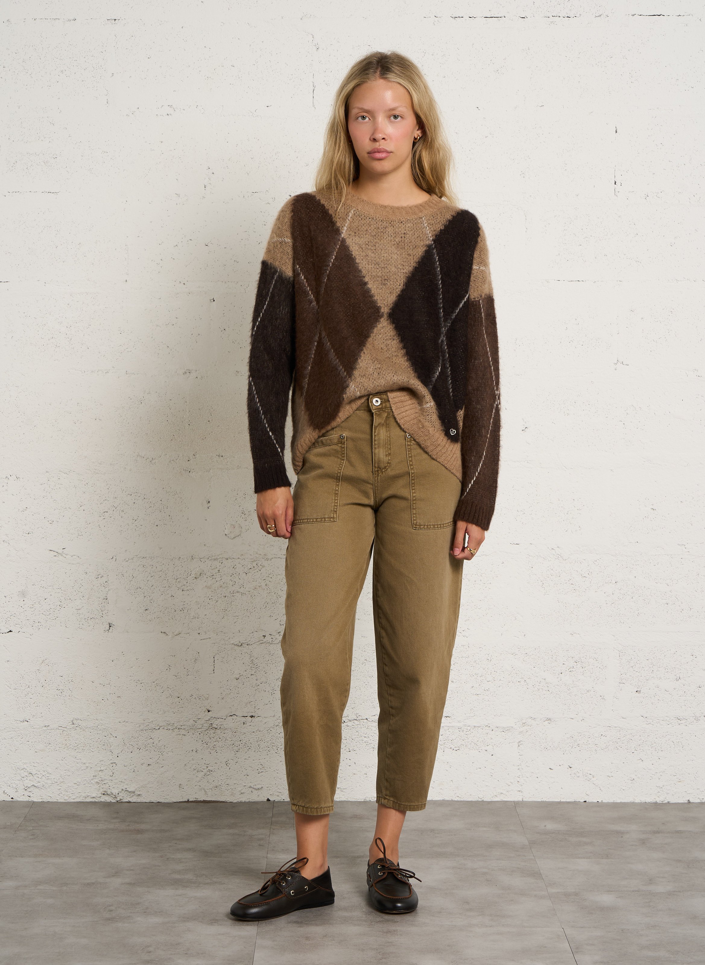 Ronde hals trui met Jacquard-print PLEASE Bruin