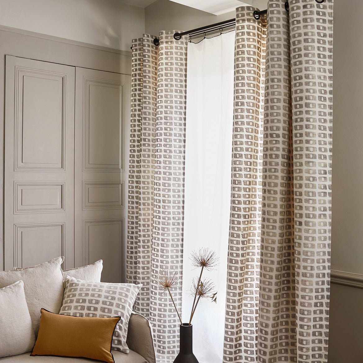 Rideau à oeillets noirs MADURA Beige