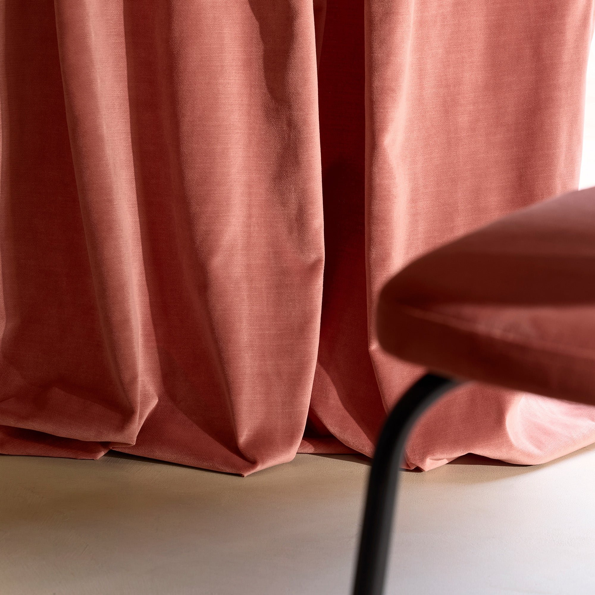 Madura - rideau dalila tamisant en velours fluide et lumineux beige 137x280 cm MADURA Rose