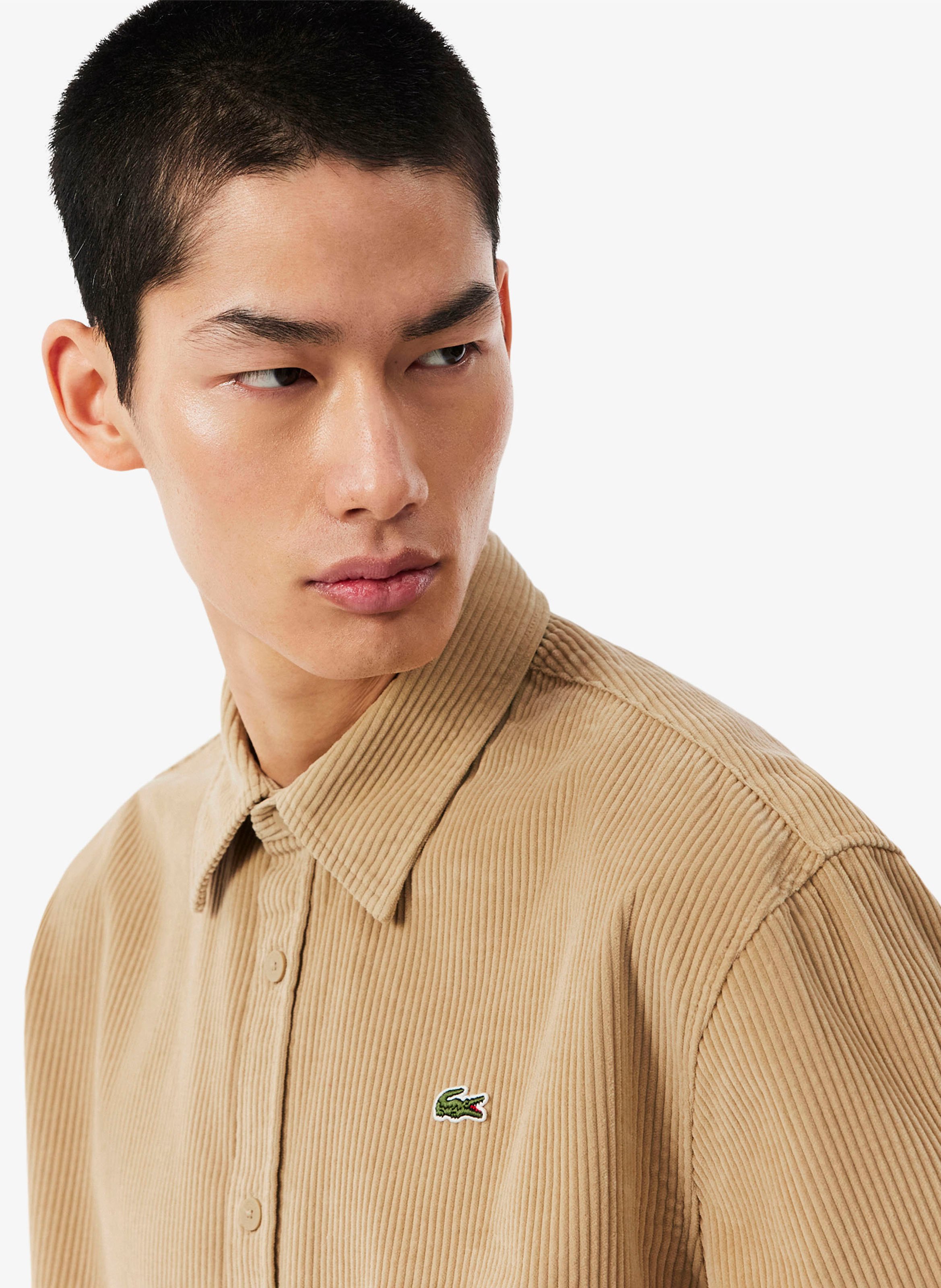 Gerade geschnittenes Hemd mit klassischem Kragen aus Cordstoff aus Baumwolle. LACOSTE Beige