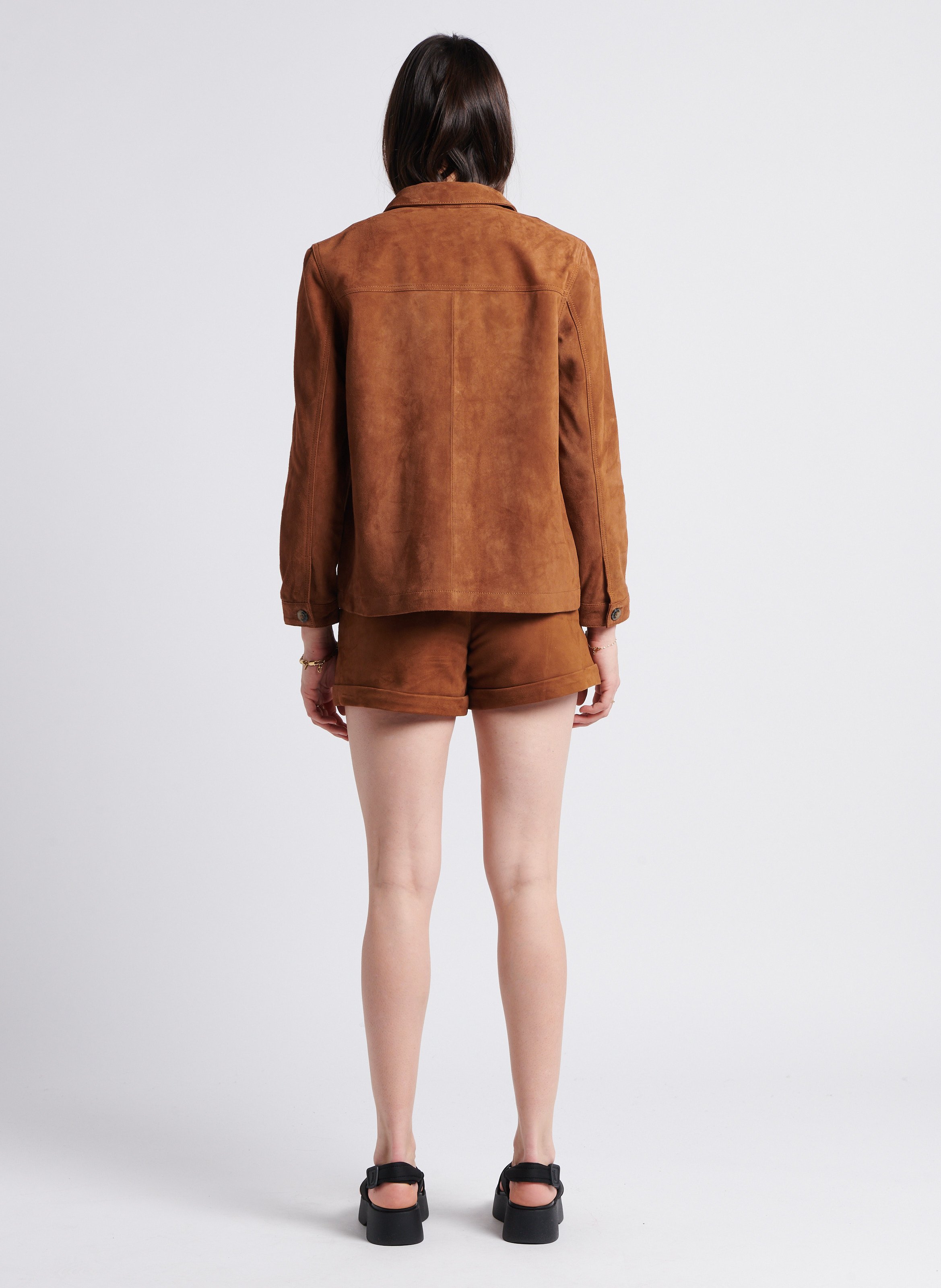 Short droit à ourlet en cuir velours Marron