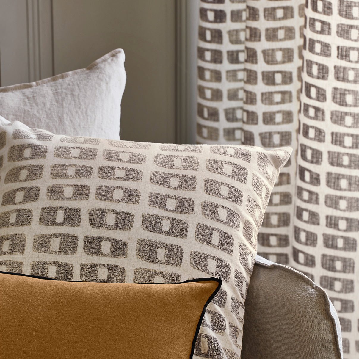 Rideau à oeillets noirs MADURA Beige