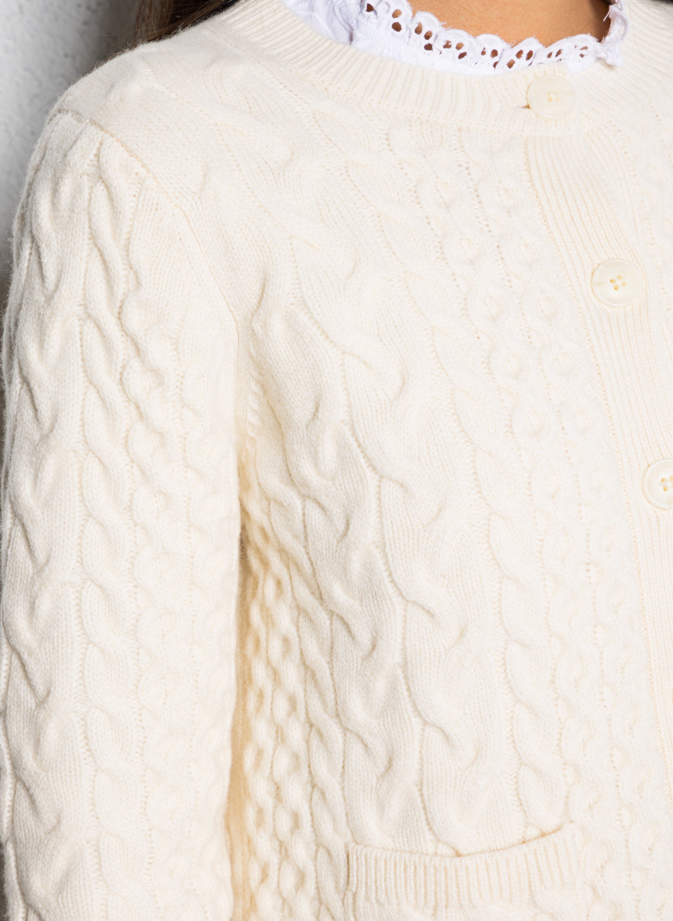 Gilet droit col rond en laine torsadée SUD EXPRESS Blanc