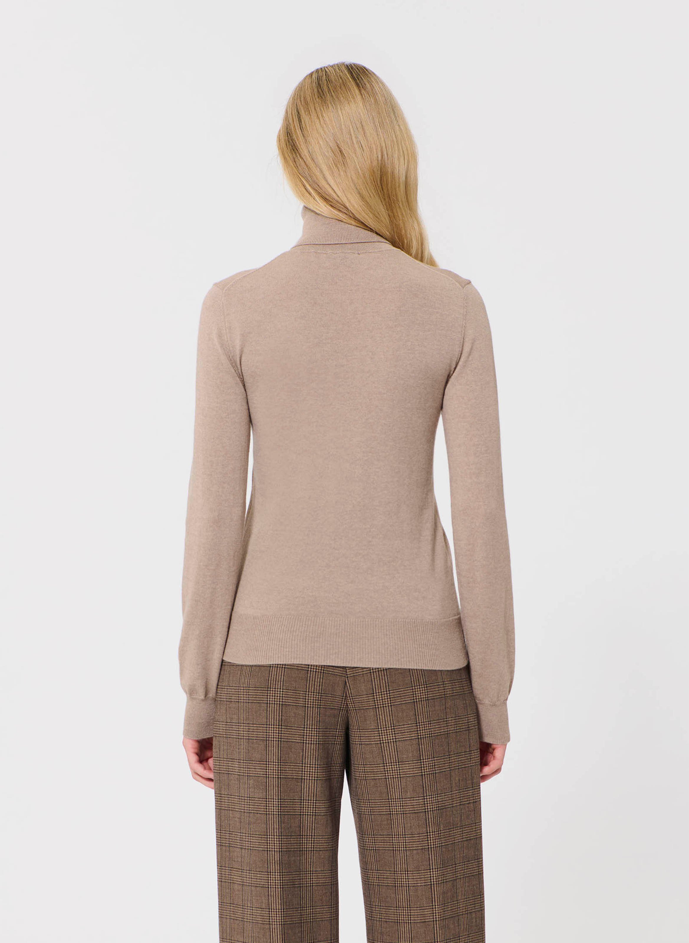 Pull moulant col roulé en laine TARA JARMON Marron