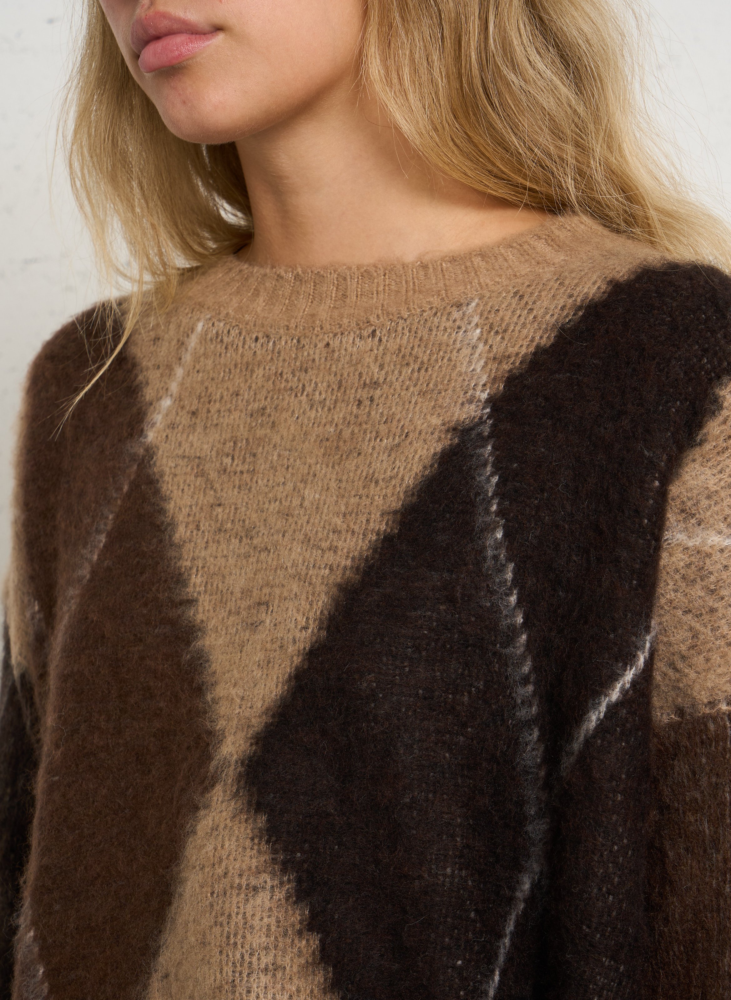 Ronde hals trui met Jacquard-print PLEASE Bruin
