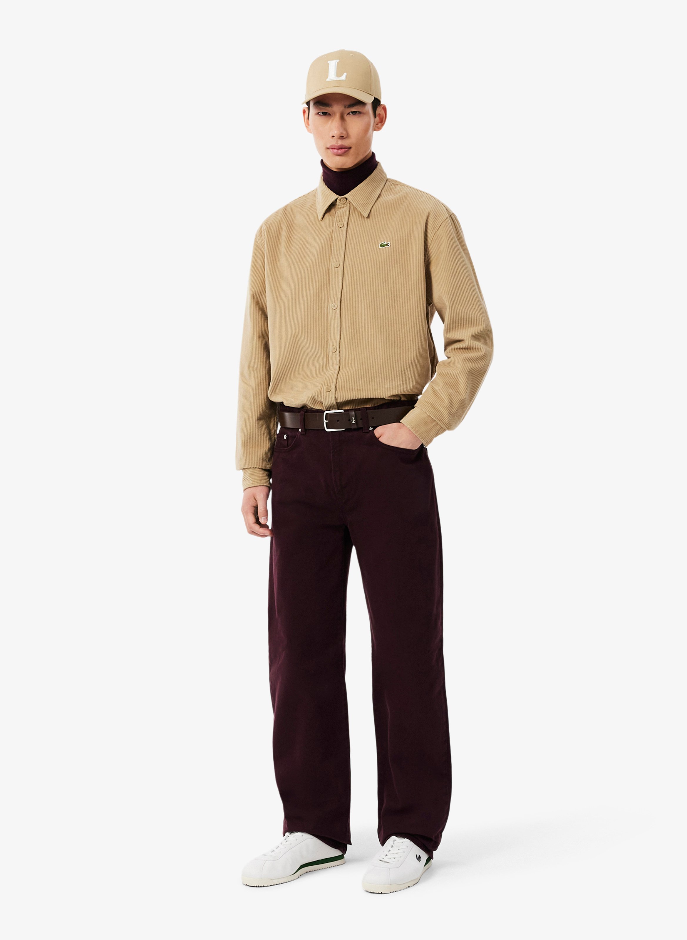 Gerade geschnittenes Hemd mit klassischem Kragen aus Cordstoff aus Baumwolle. LACOSTE Beige
