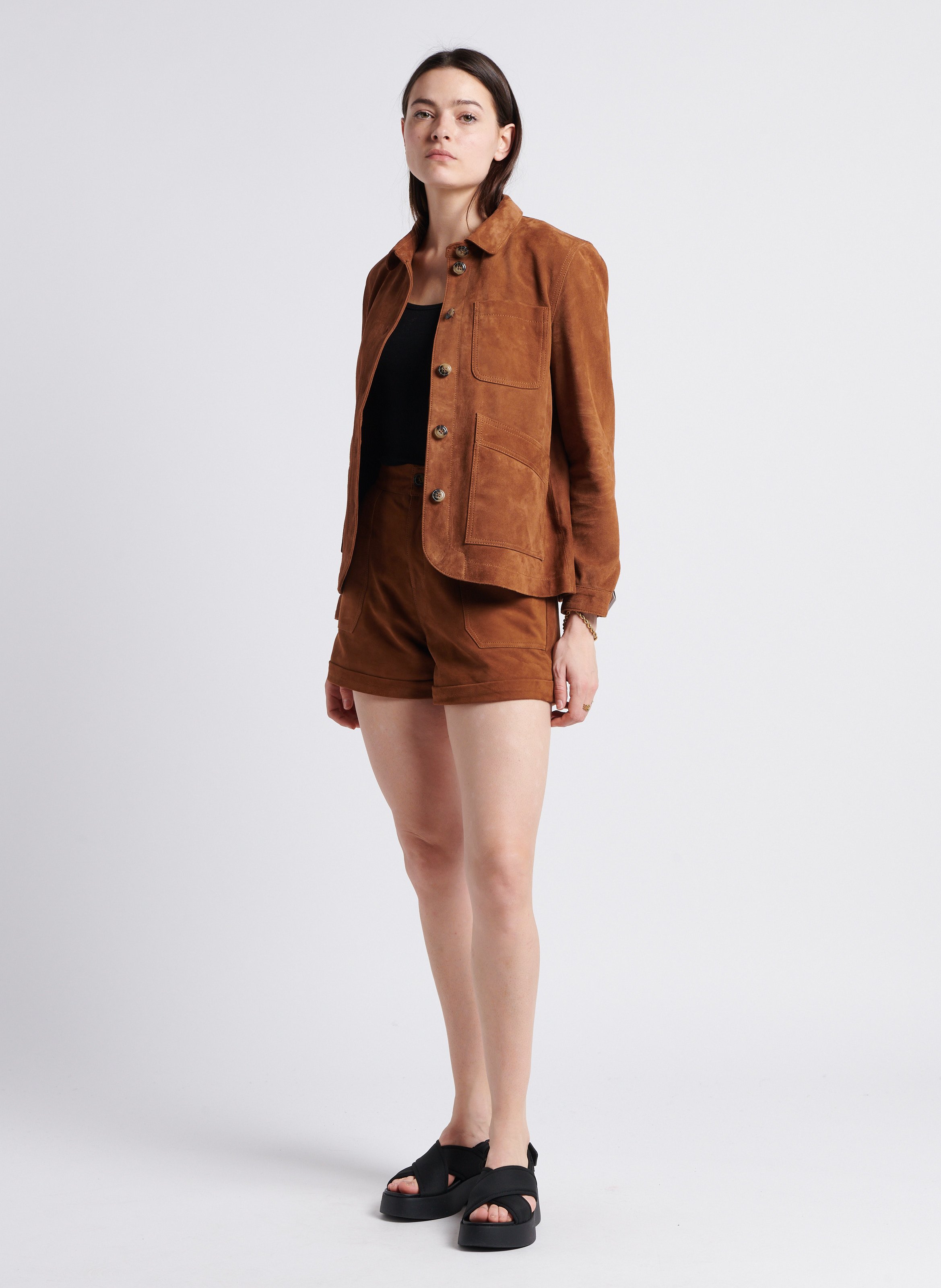 Short droit à ourlet en cuir velours Marron