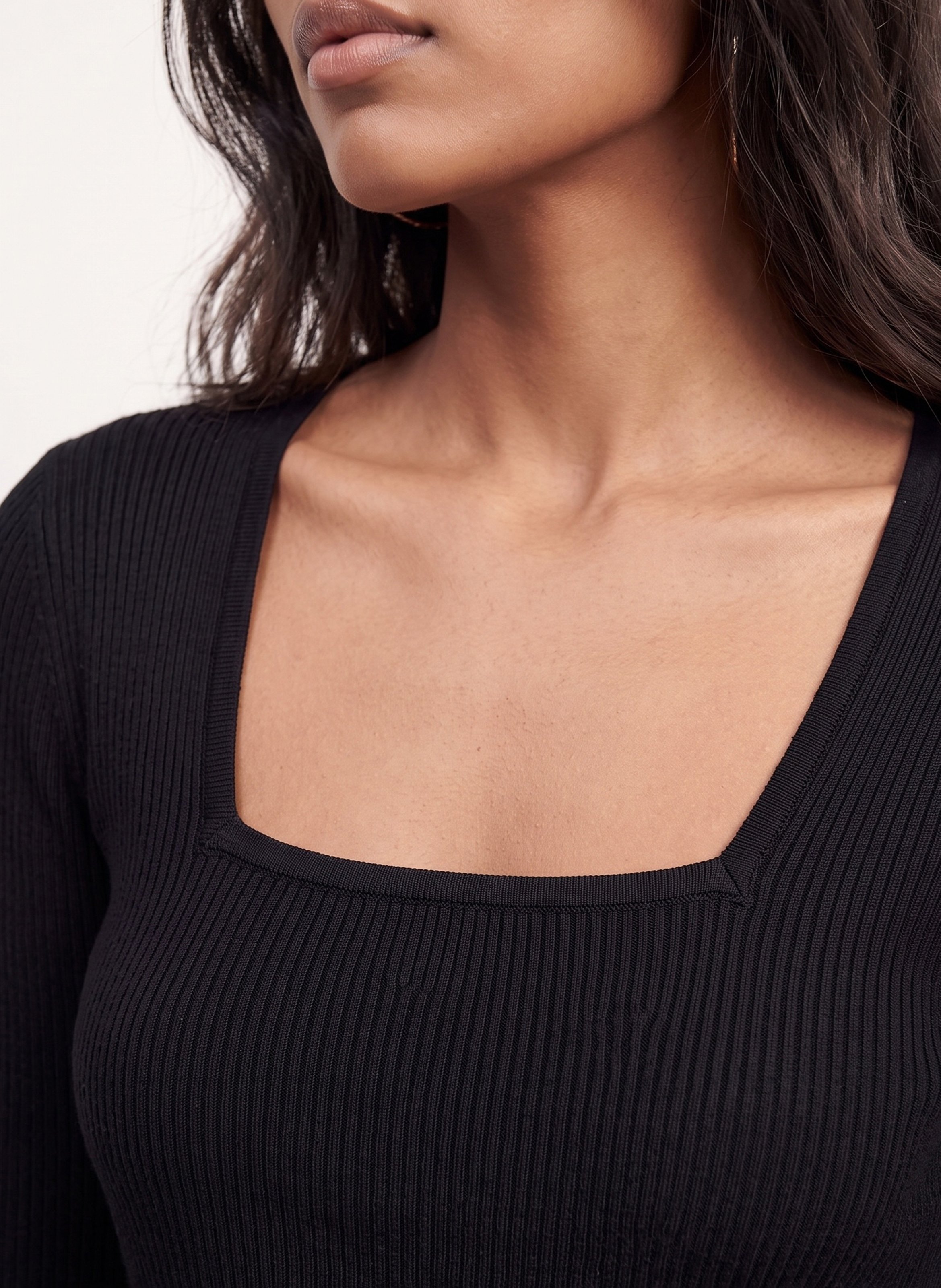 Figurbetonter Pullover mit eckigem Ausschnitt aus Wollmischung KOOKAI Schwarz