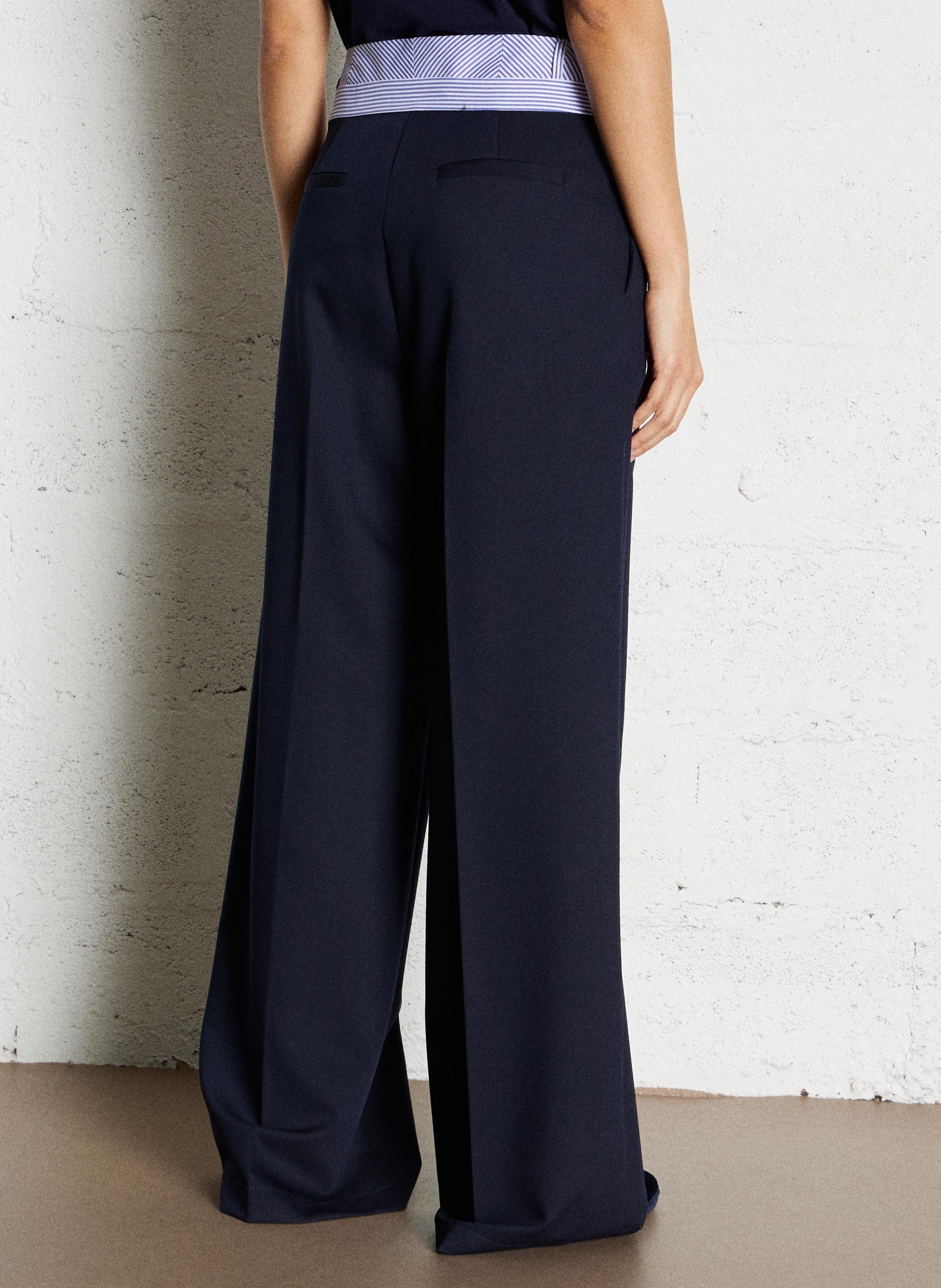 Weite Hose mit gestreiftem Gürtel IMPERIAL Blau