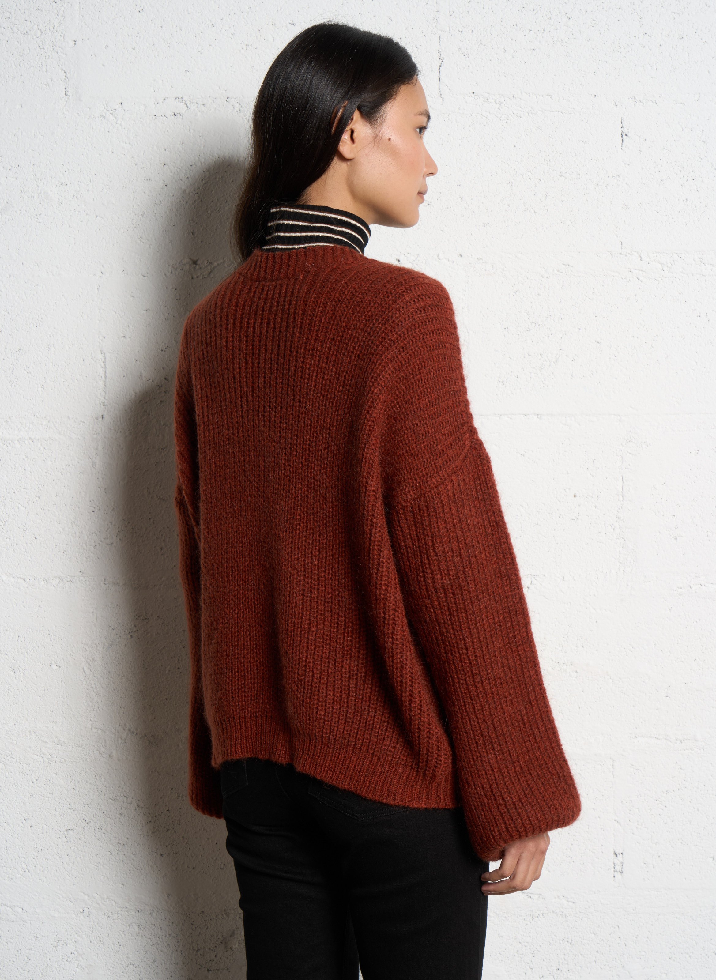 Oversized V-neck button-up cardigan ONE STEP Brown