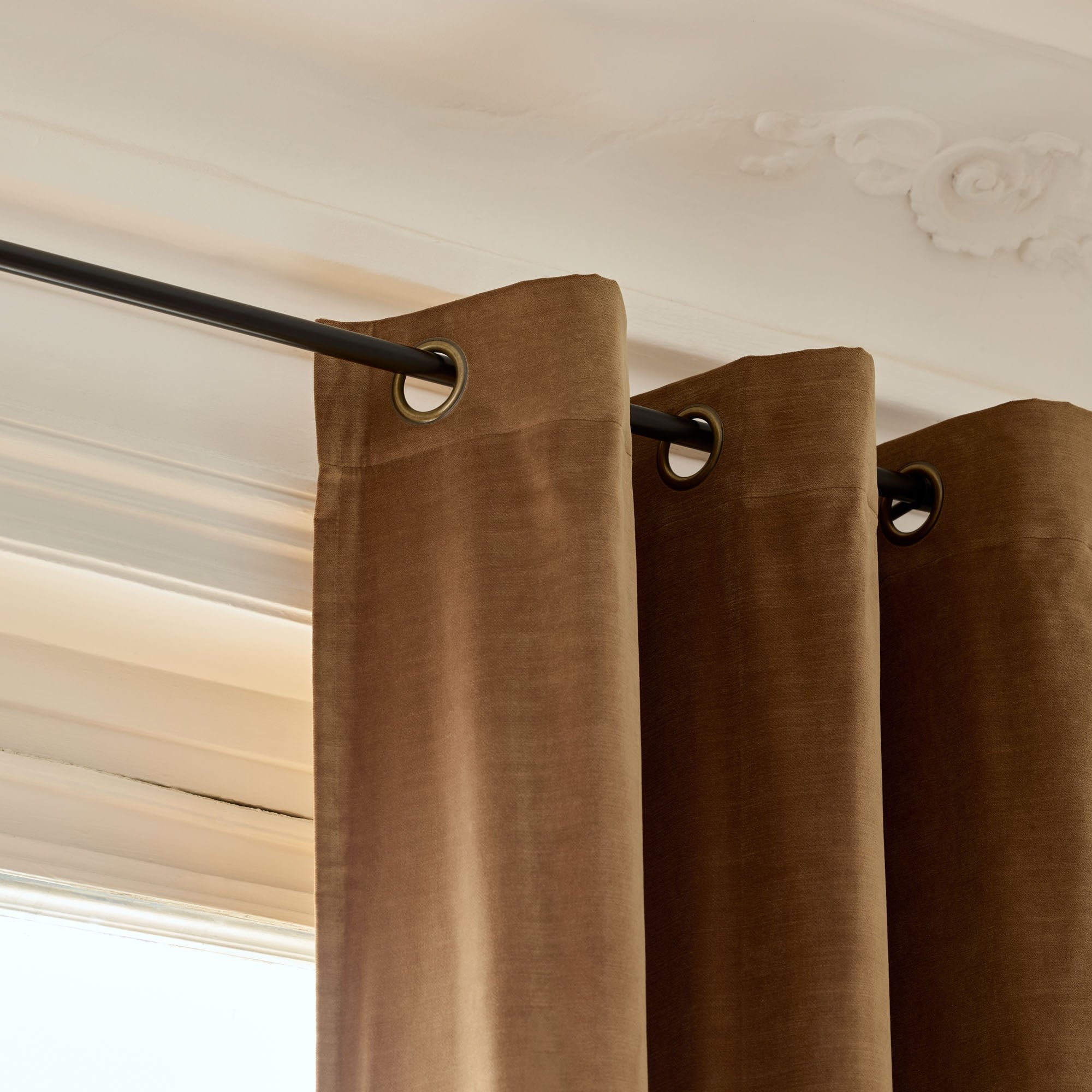 Madura - rideau dalila tamisant en velours fluide et lumineux beige 137x280 cm MADURA Marron