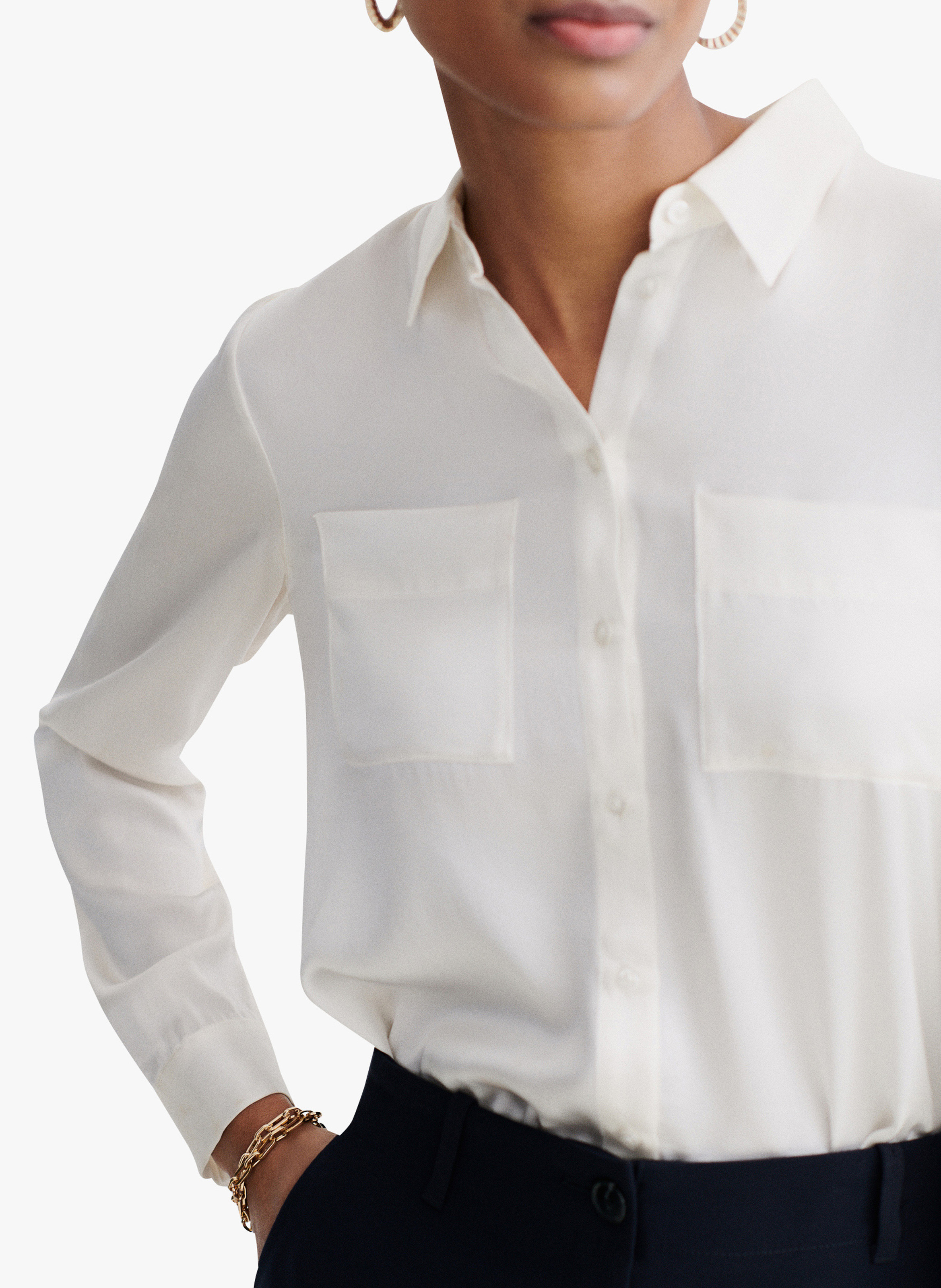 Seidenbluse mit klassischem Kragen Beige