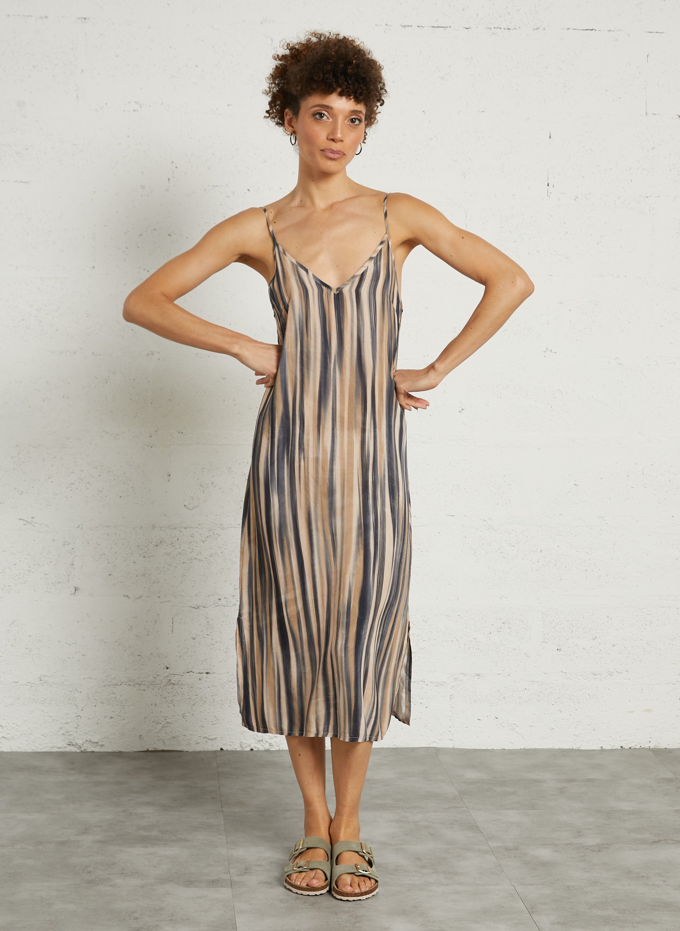 Halflange jurk met kraag PLEASE Beige