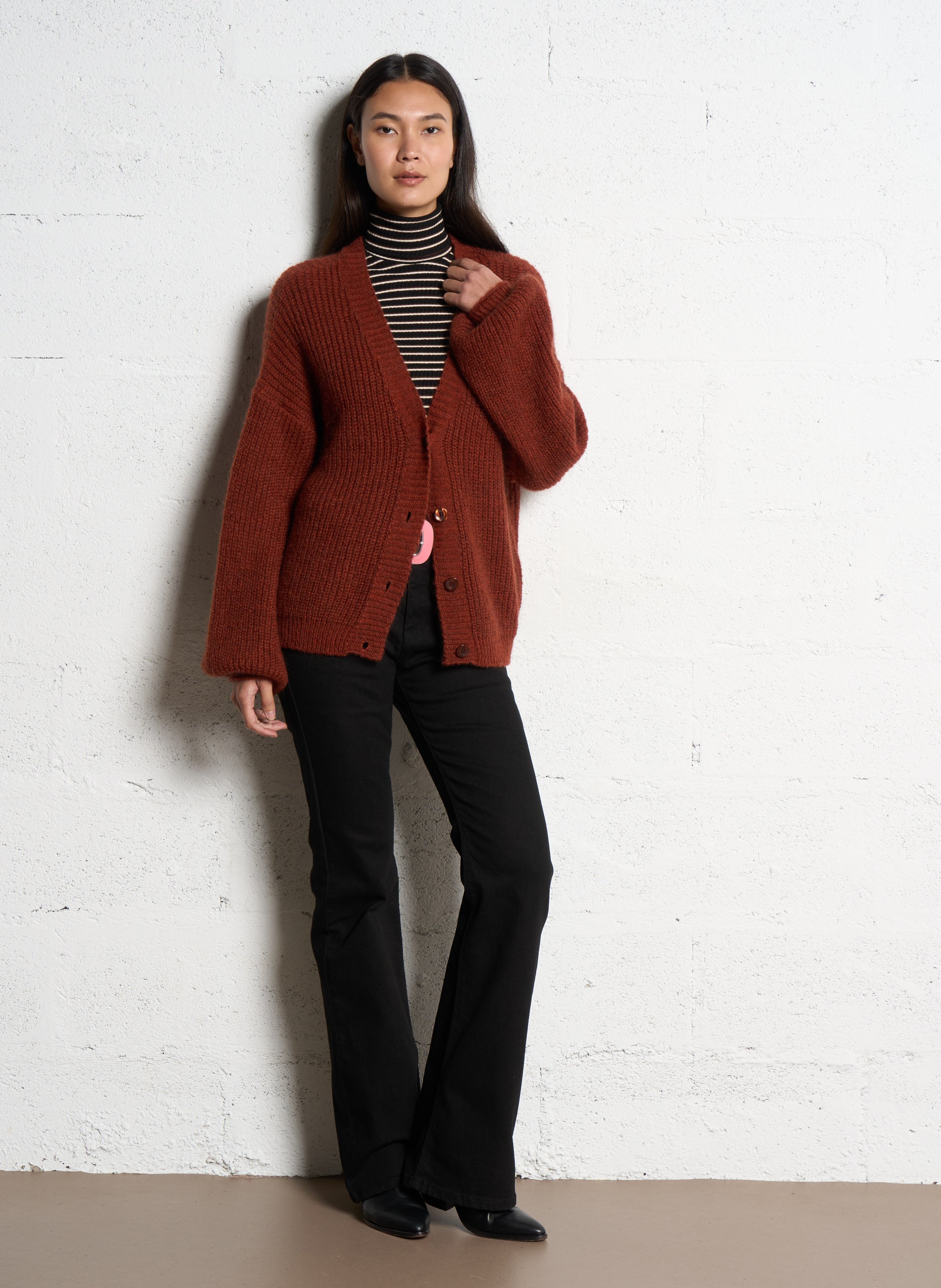 Oversized V-neck button-up cardigan ONE STEP Brown