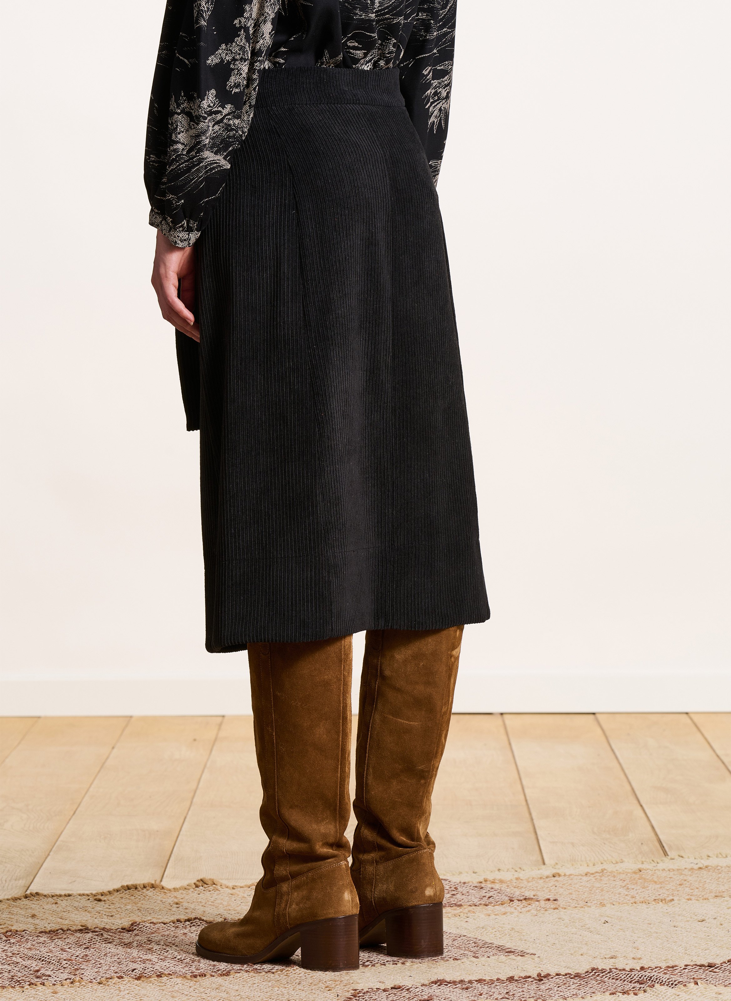 Jupe midi portefeuille en velours côtéle LA FEE MARABOUTEE Noir