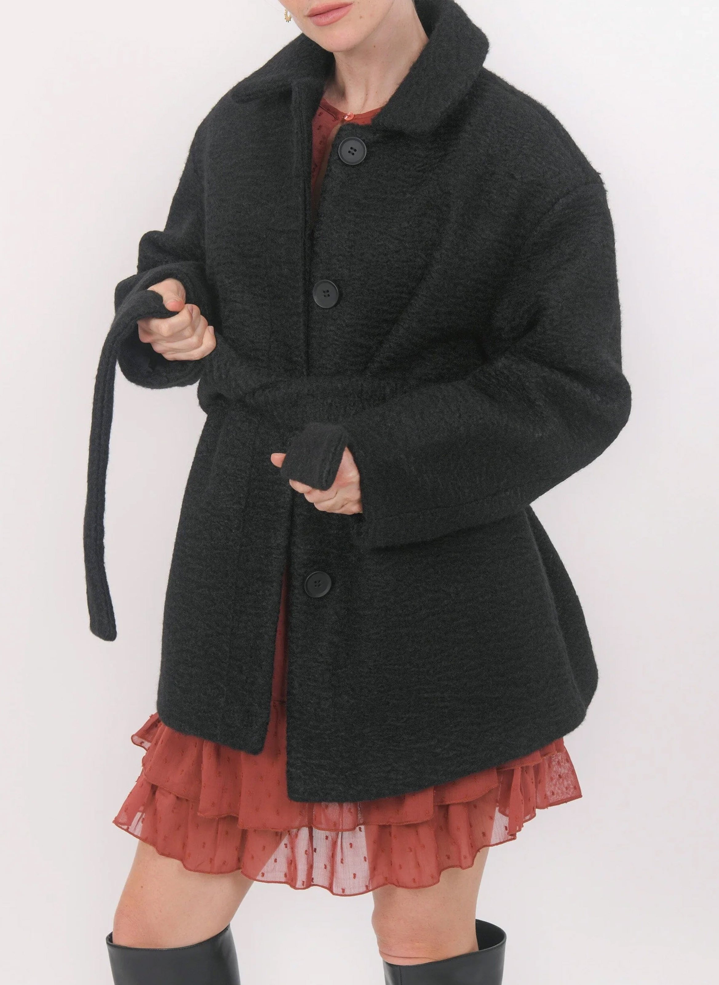 Abrigo recto con cinturón liso KOOKAI Negro