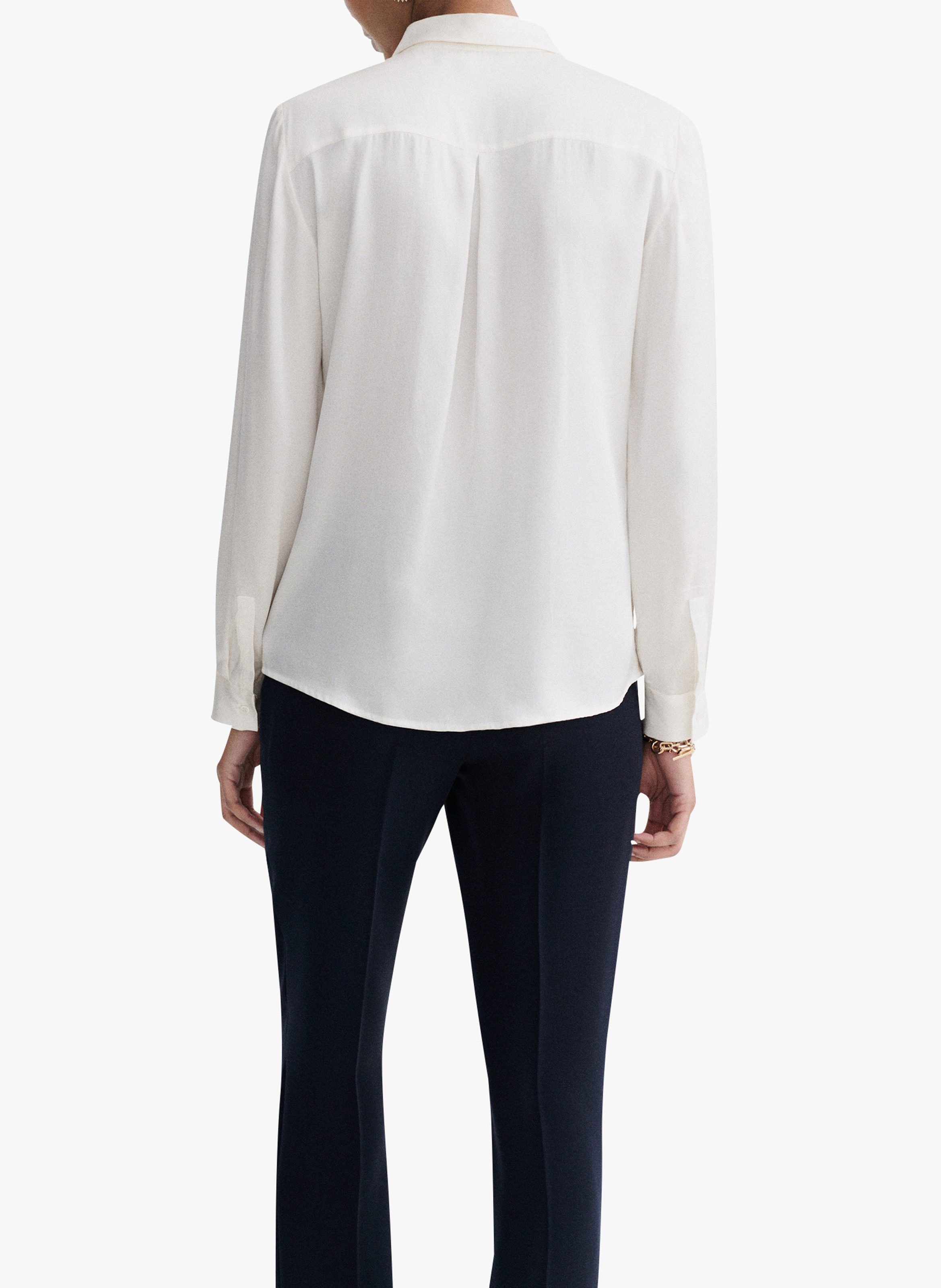 Seidenbluse mit klassischem Kragen Beige