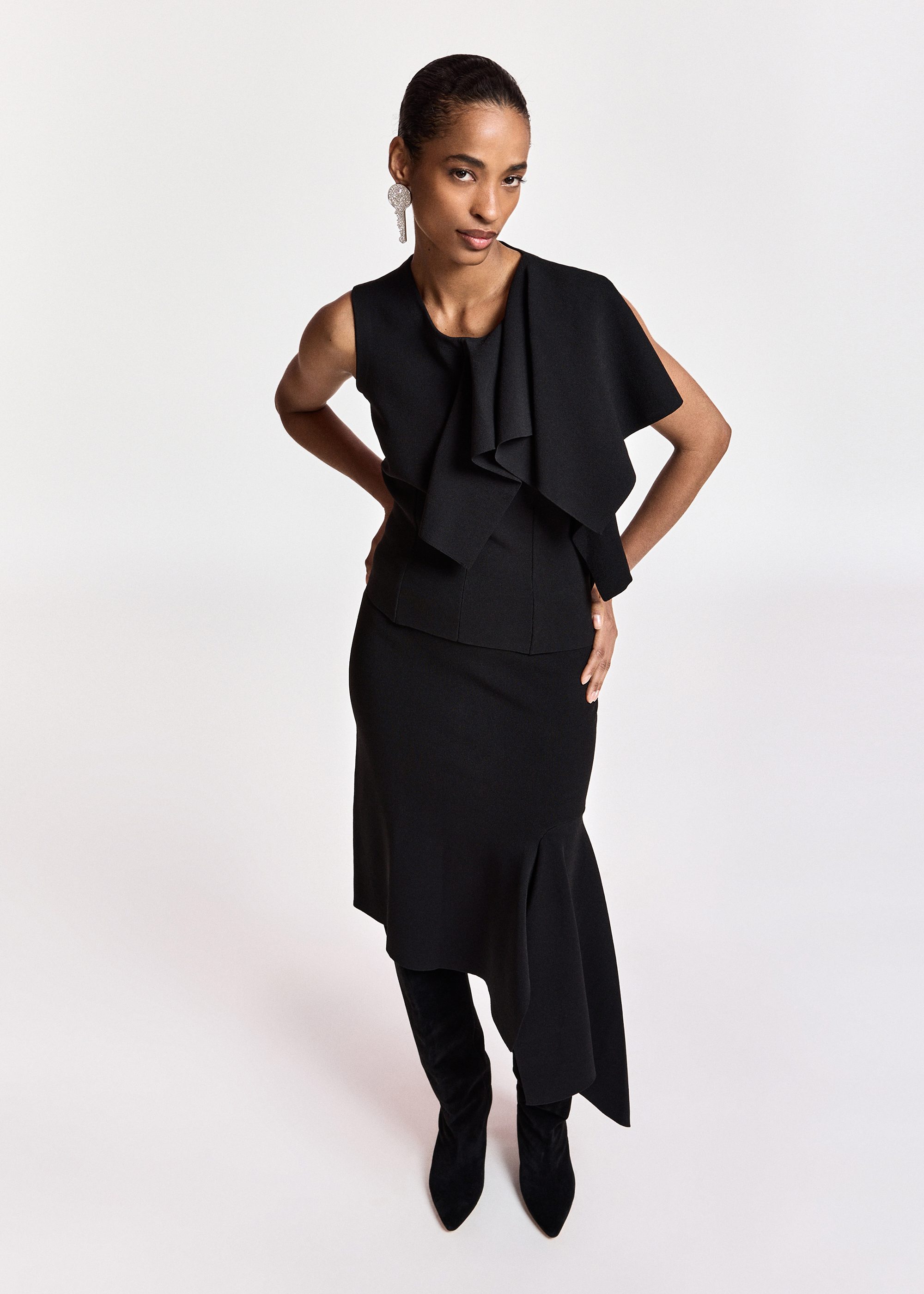 Eng anliegender Rock mit asymmetrischem Drapierung ESSENTIEL ANTWERP Schwarz