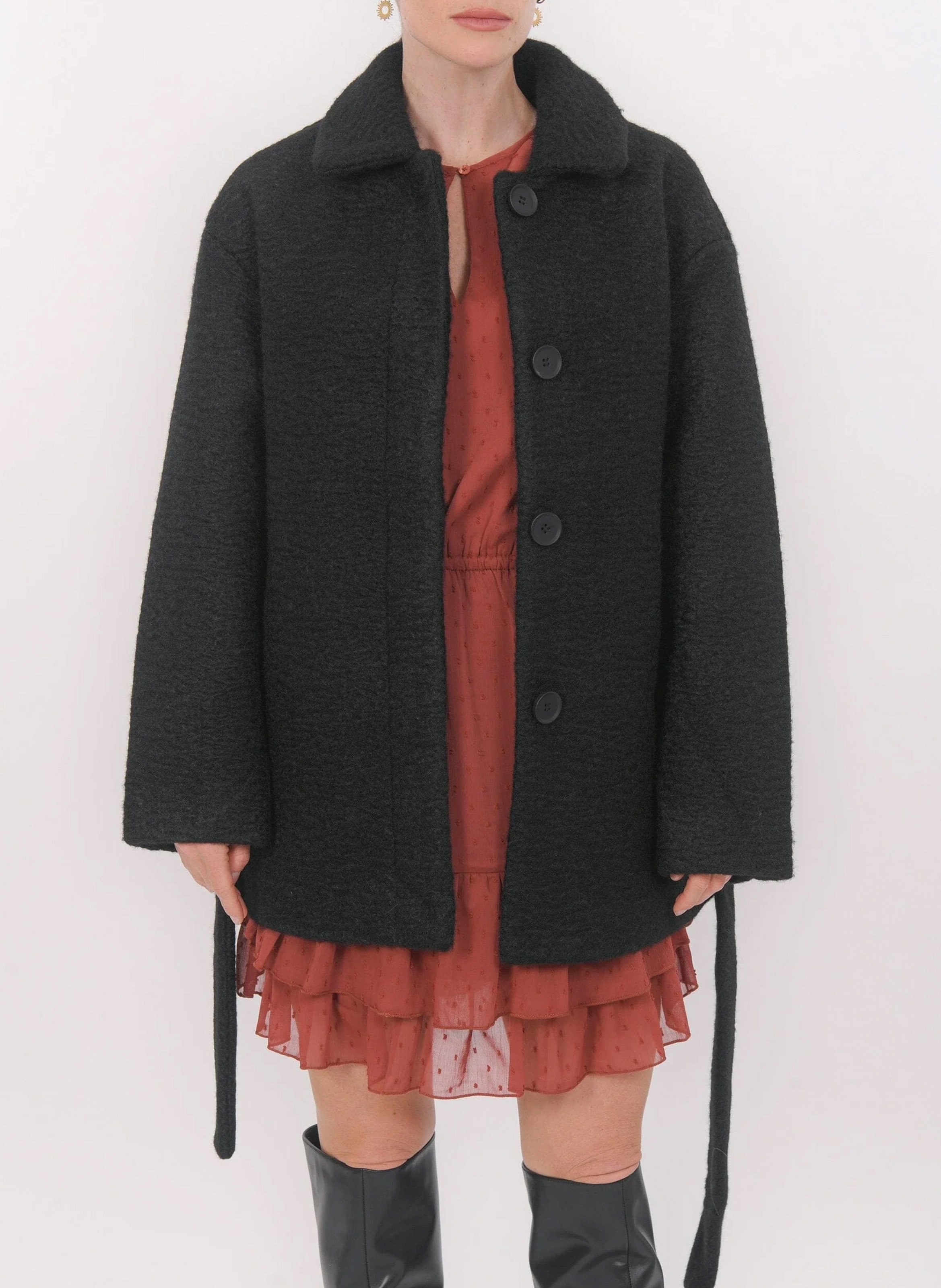 Abrigo recto con cinturón liso KOOKAI Negro