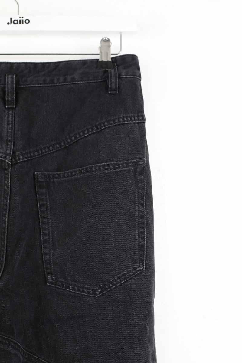 - Straight-leg jeans
- 5 pockets
- Straight cut
- Faded effect ISABEL MARANT - Seconde Main Black