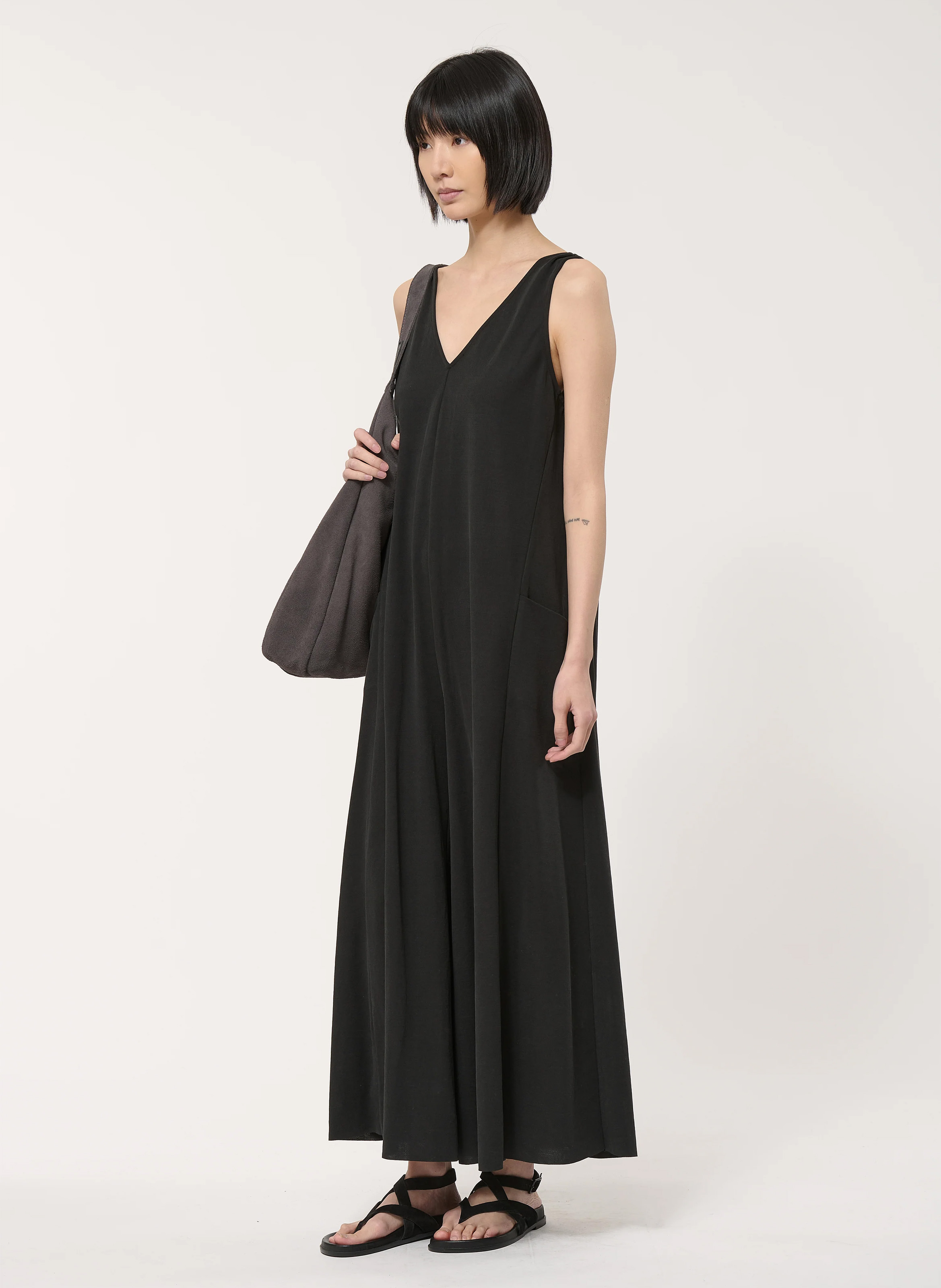 Einfarbiger Jumpsuit mit Trägern HUMILITY Schwarz