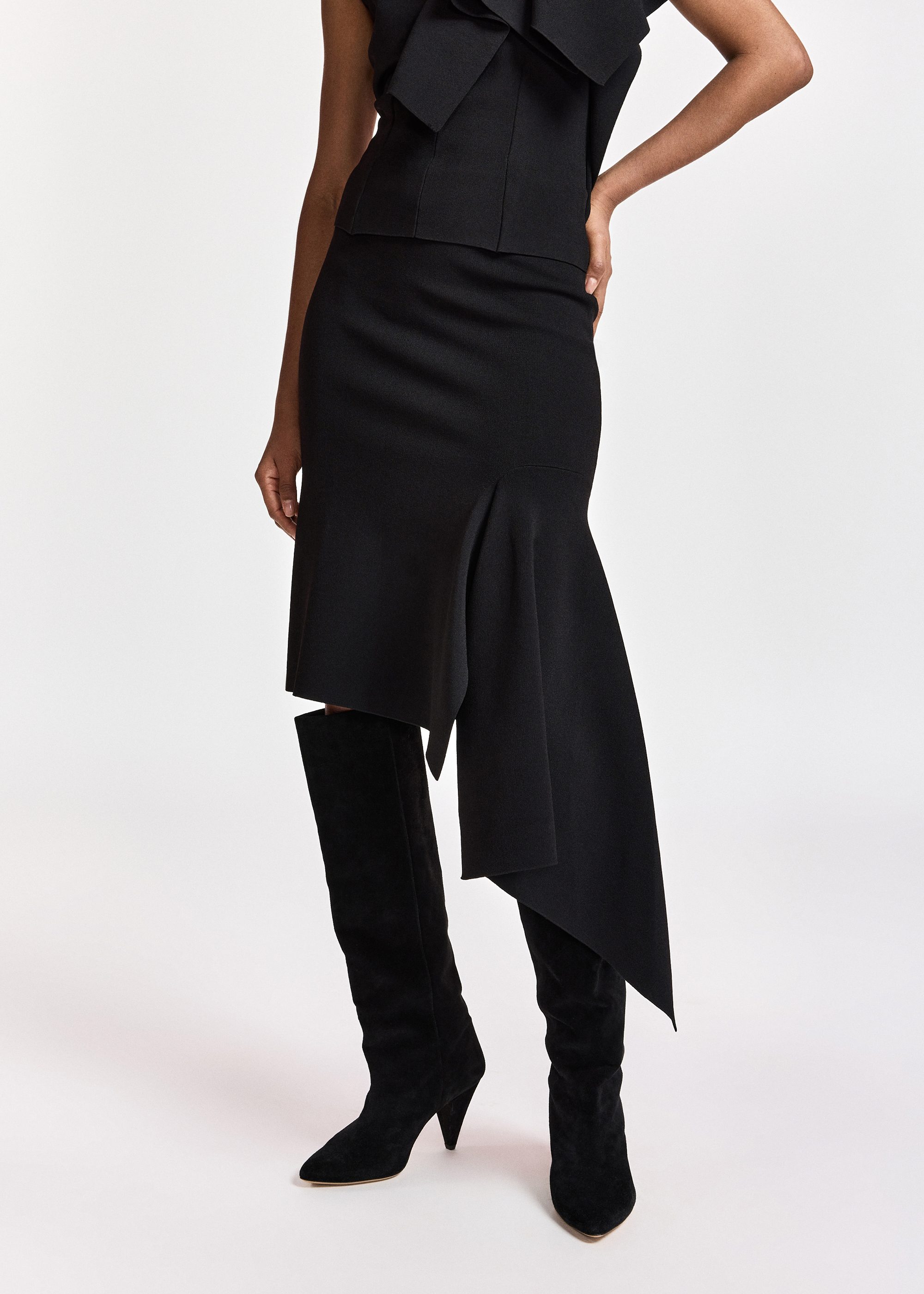 Eng anliegender Rock mit asymmetrischem Drapierung ESSENTIEL ANTWERP Schwarz