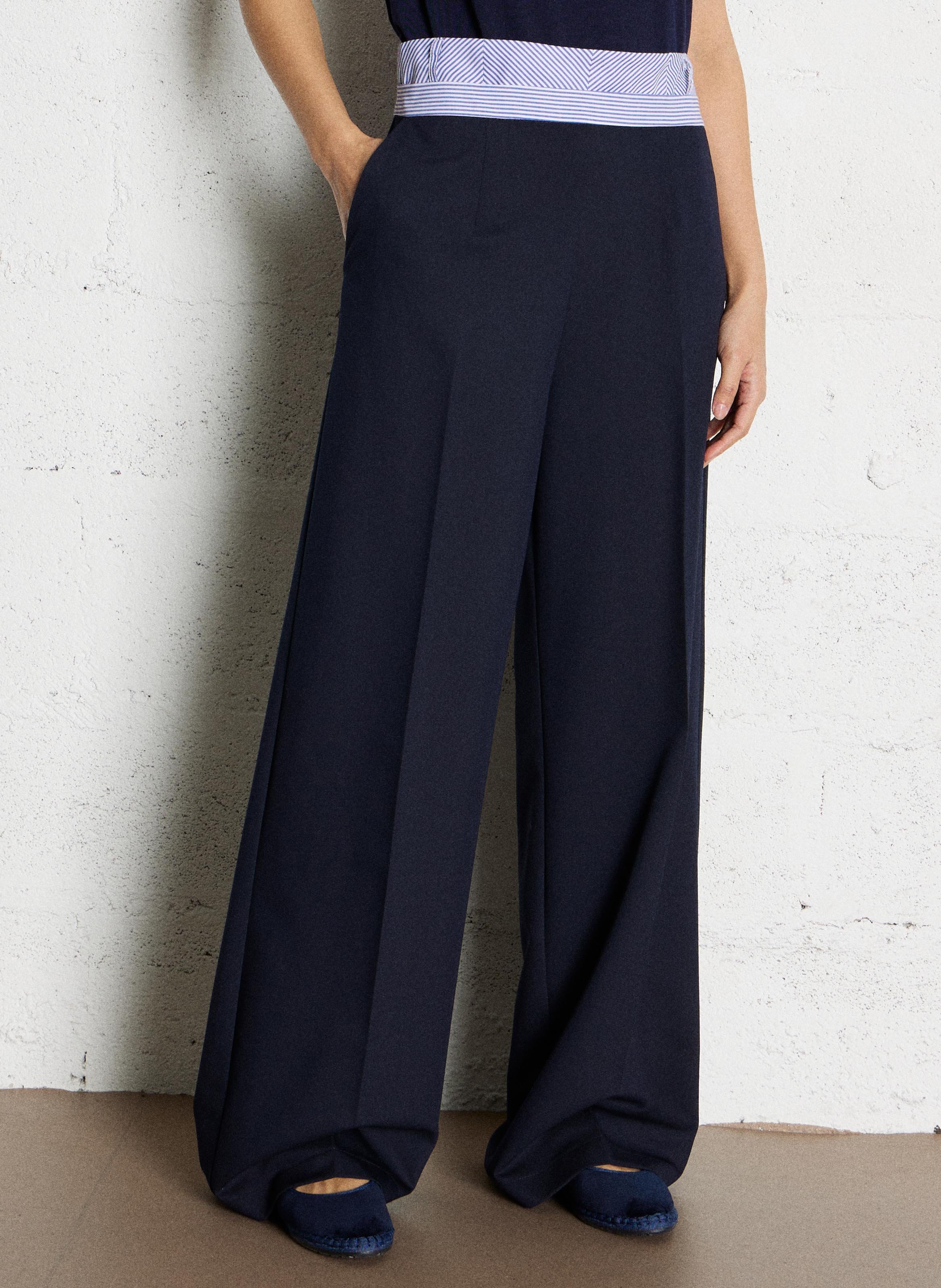 Weite Hose mit gestreiftem Gürtel IMPERIAL Blau