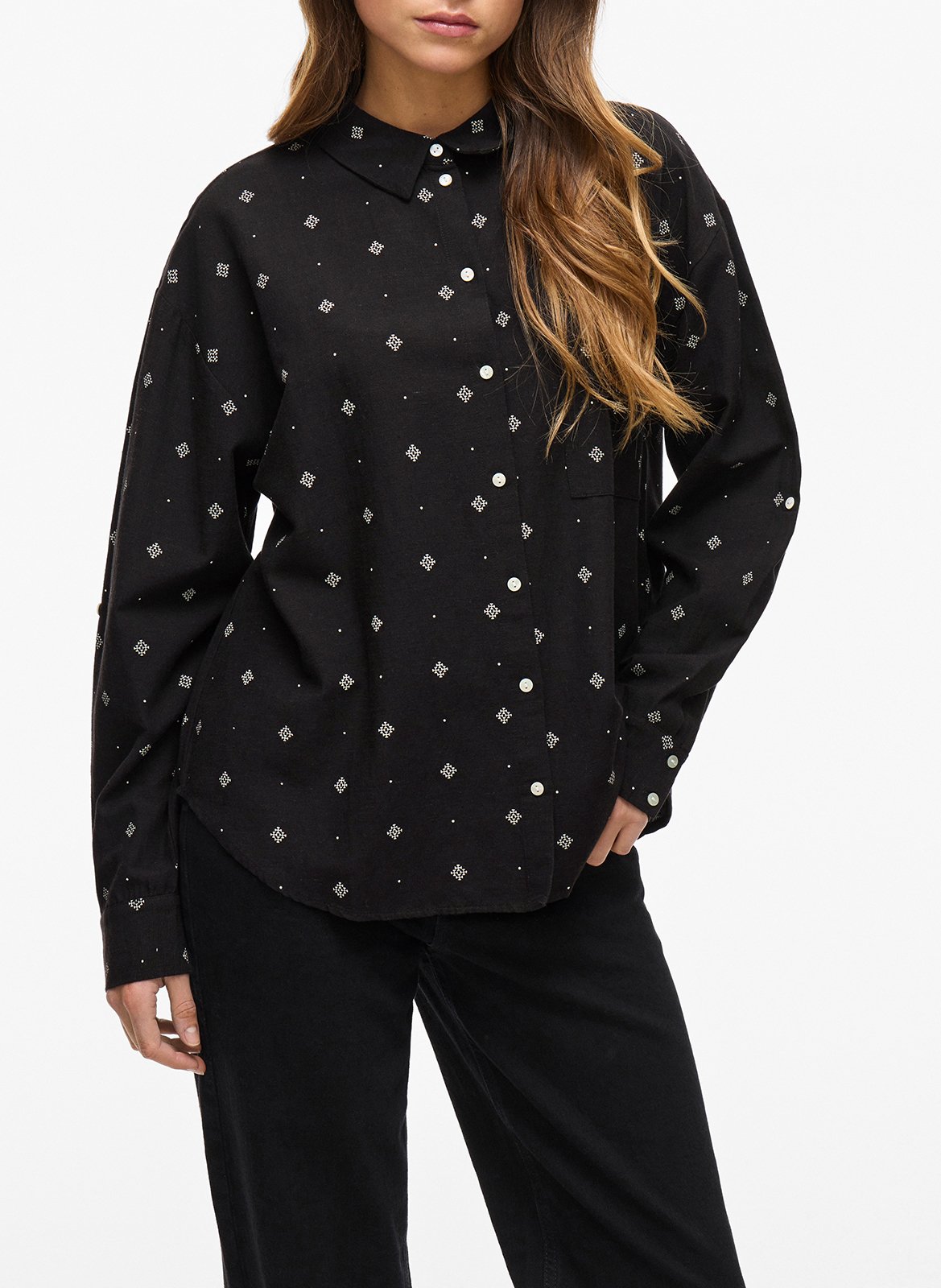 Chemise boutonnée à motifs VILA Noir