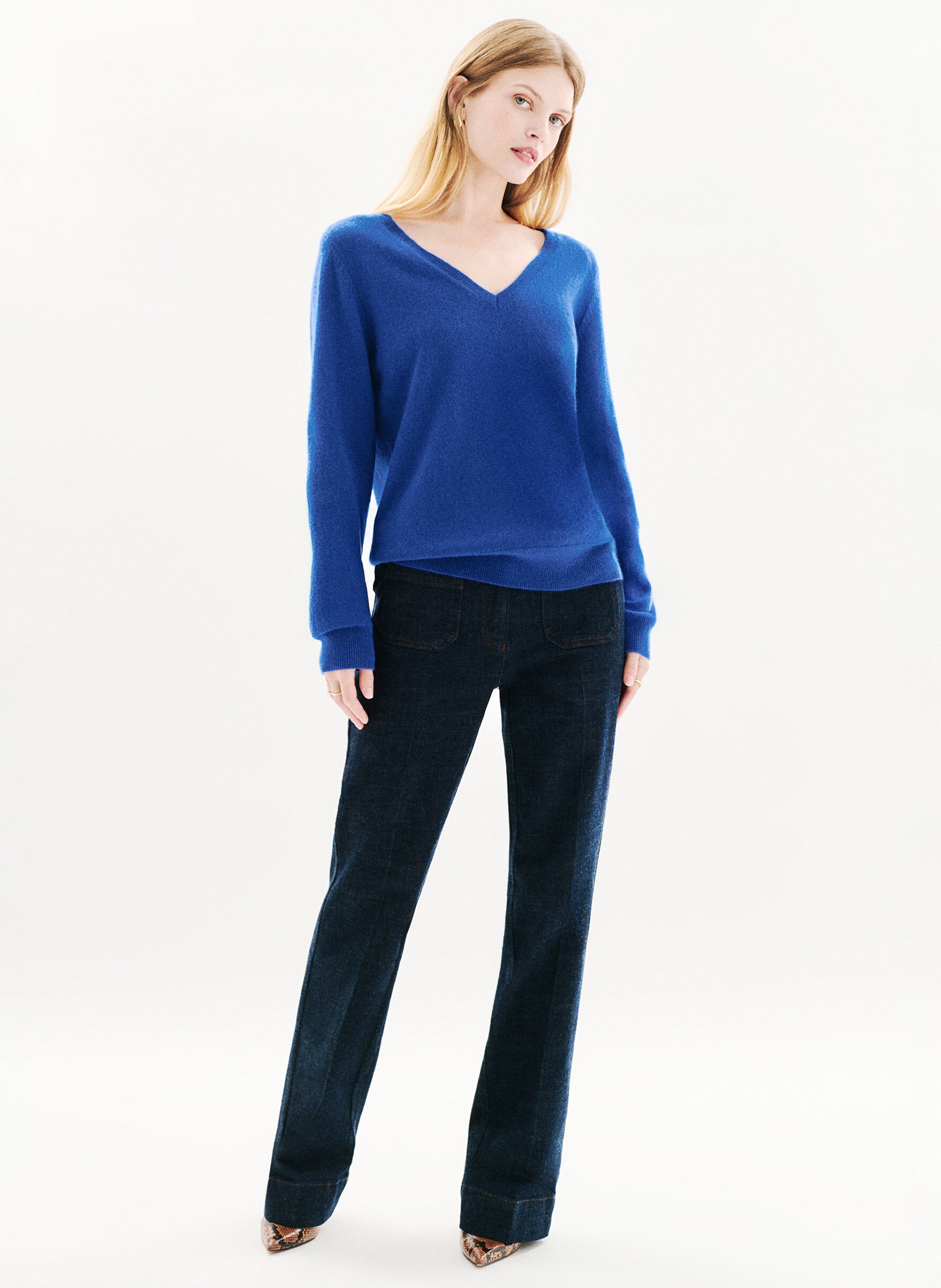 Pull cintré col V en cachemire CAROLL Bleu