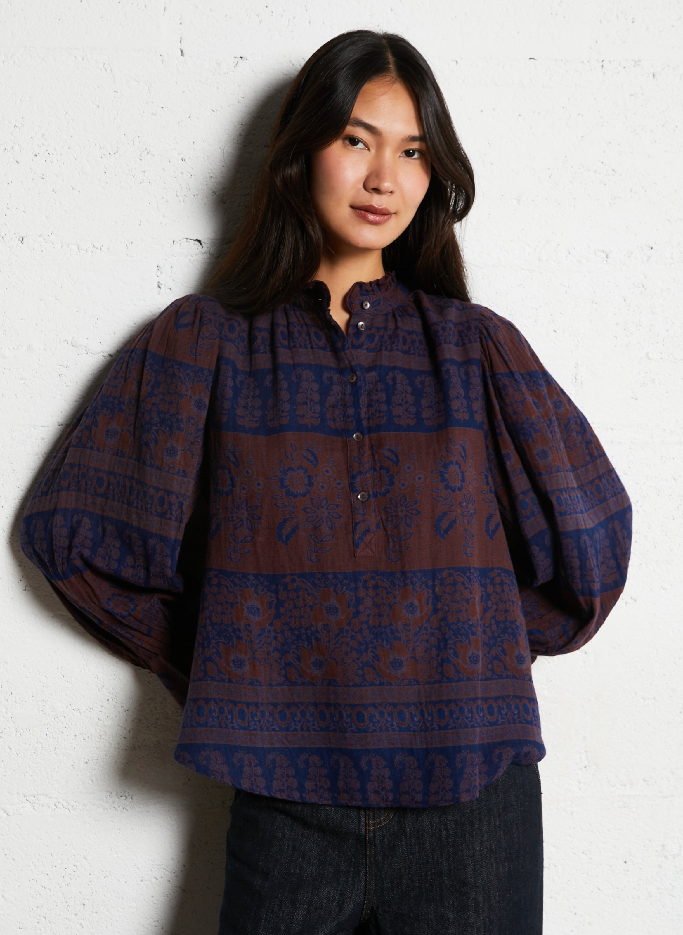 Bluse mit viktorianischem Kragen und bedrucktem Baumwollstoff ANTIK BATIK Pflaume