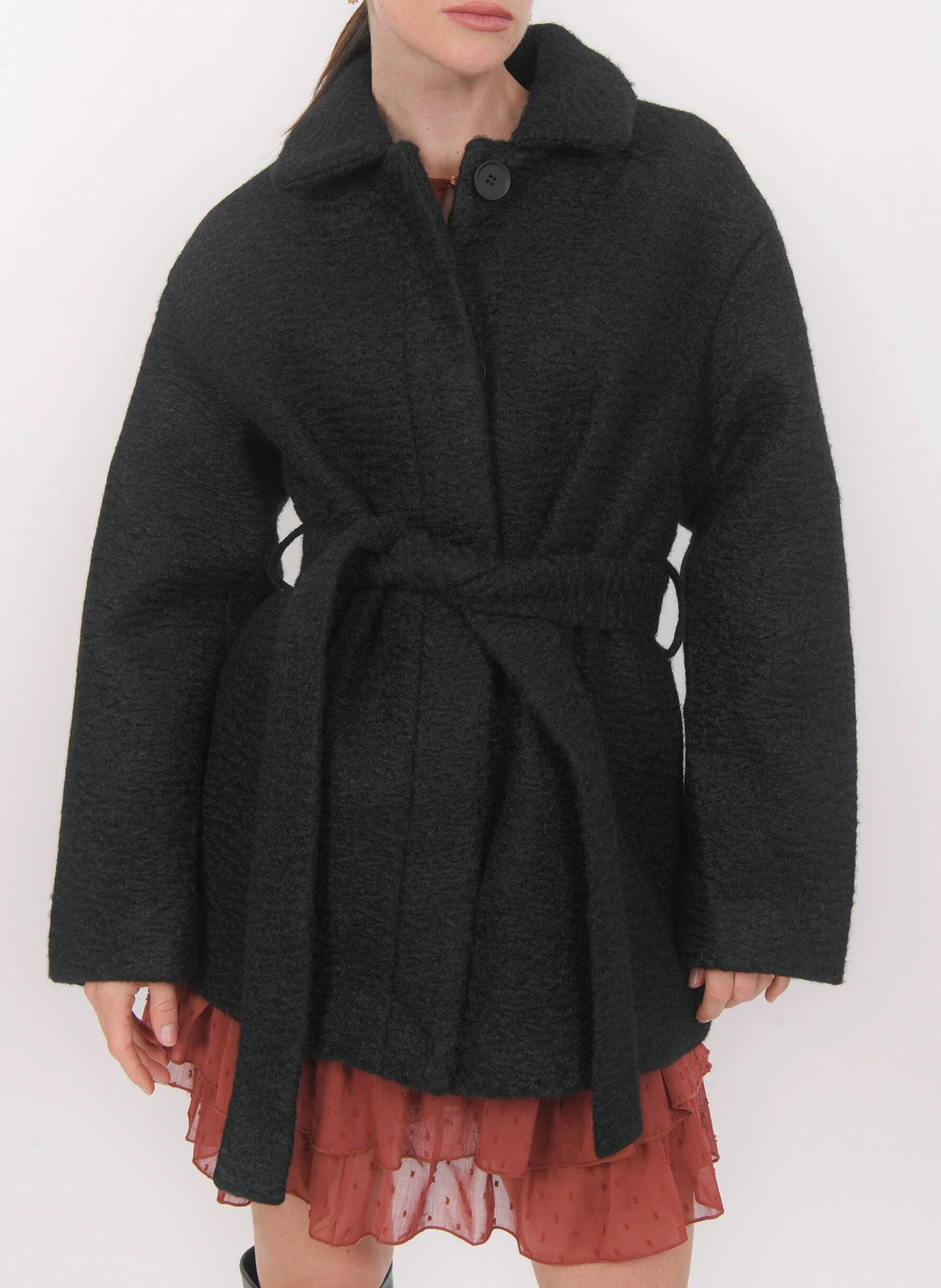 Abrigo recto con cinturón liso KOOKAI Negro