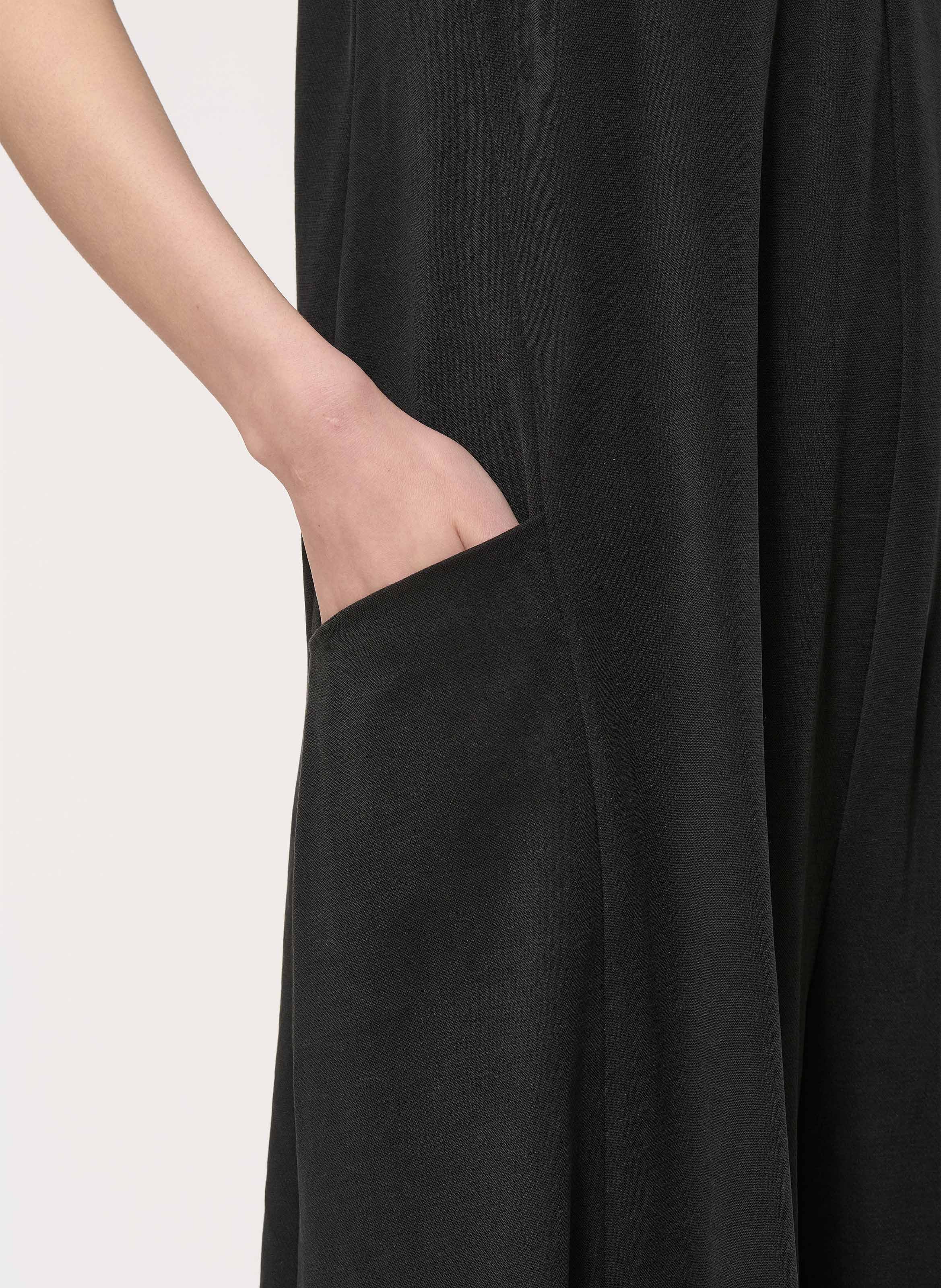 Einfarbiger Jumpsuit mit Trägern HUMILITY Schwarz