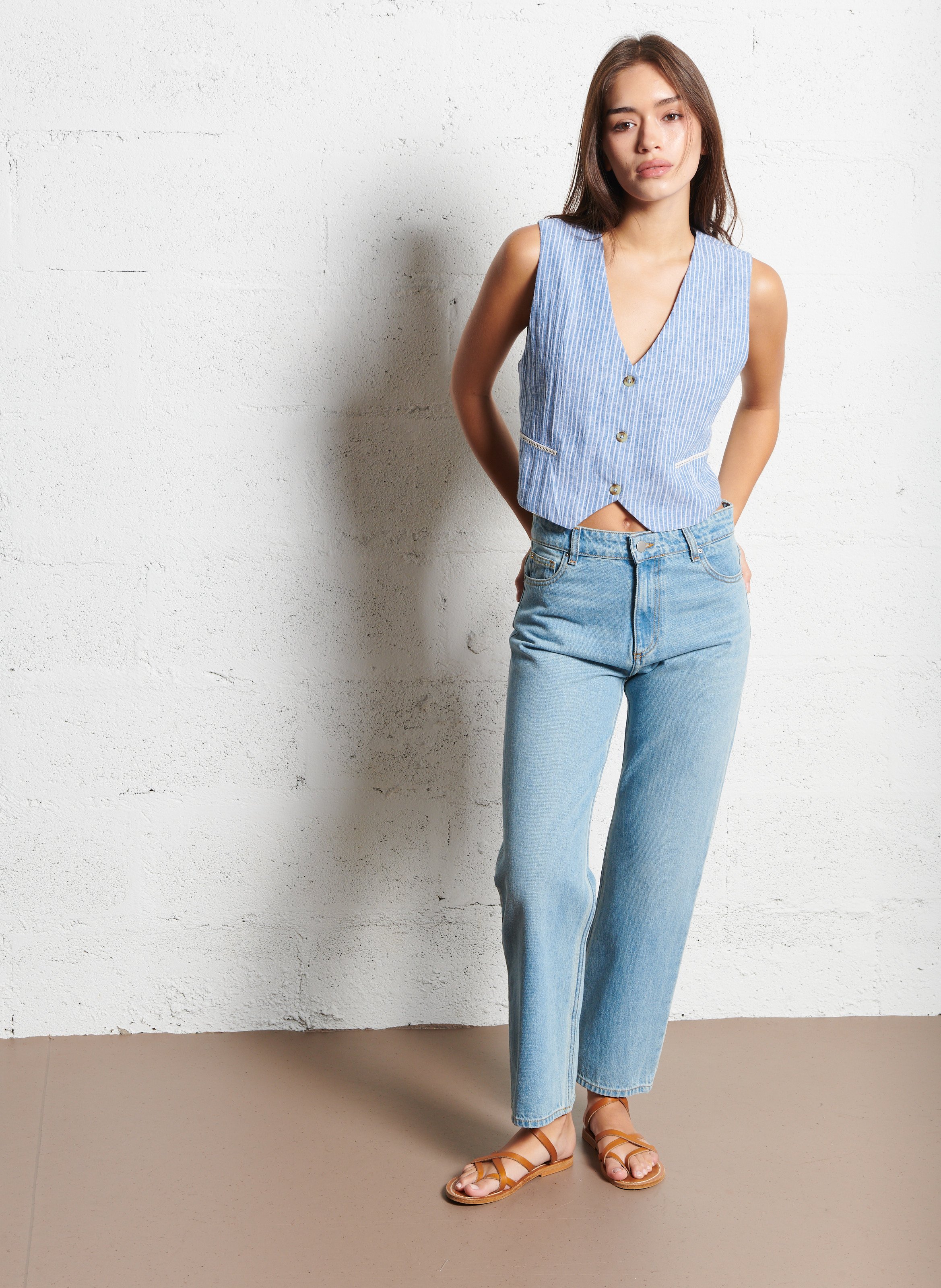 - Straight-leg jeans
- 5 pockets
- Straight cut
- Faded effect ACQUAVERDE Blue