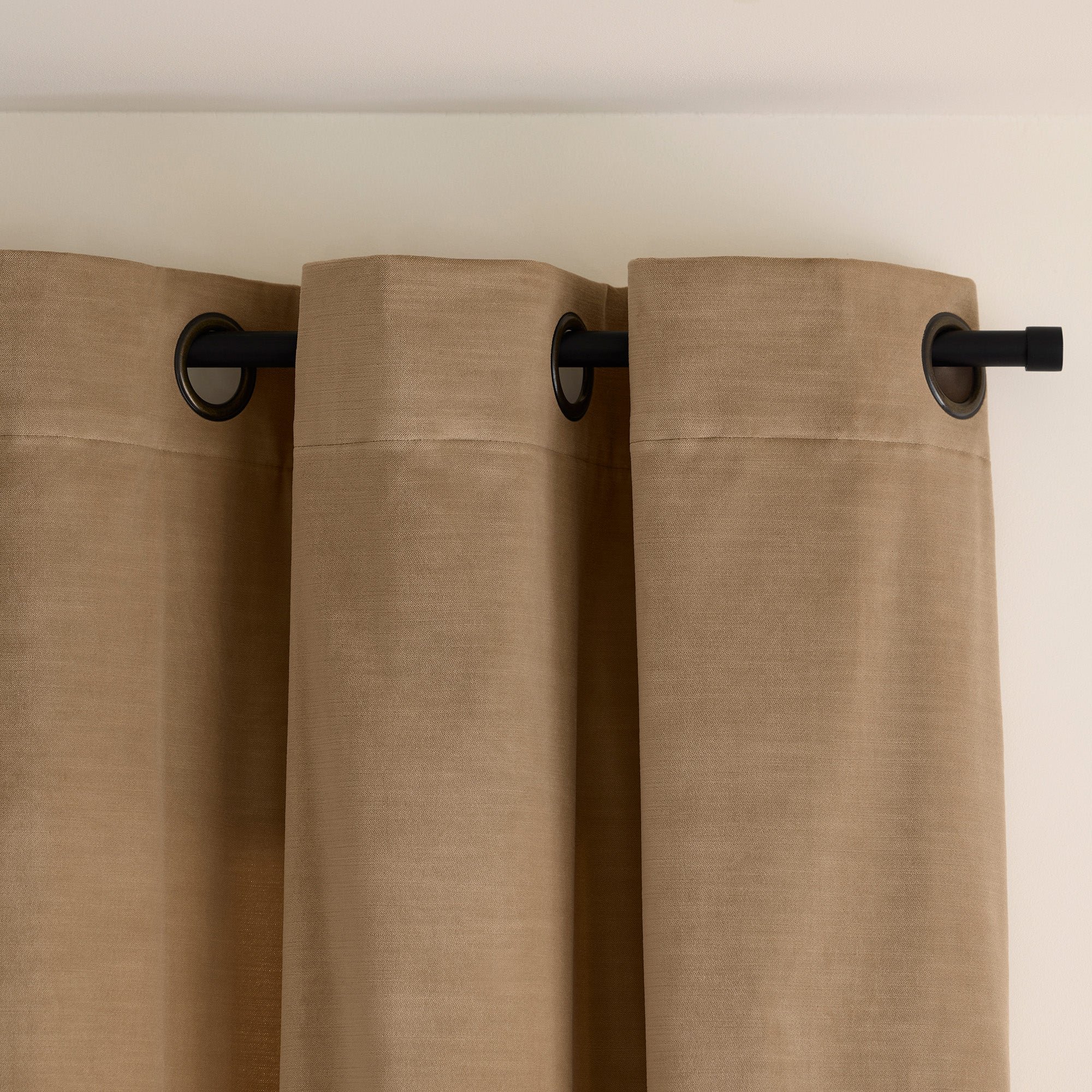 Madura - rideau dalila tamisant en velours fluide et lumineux beige 137x280 cm MADURA Beige