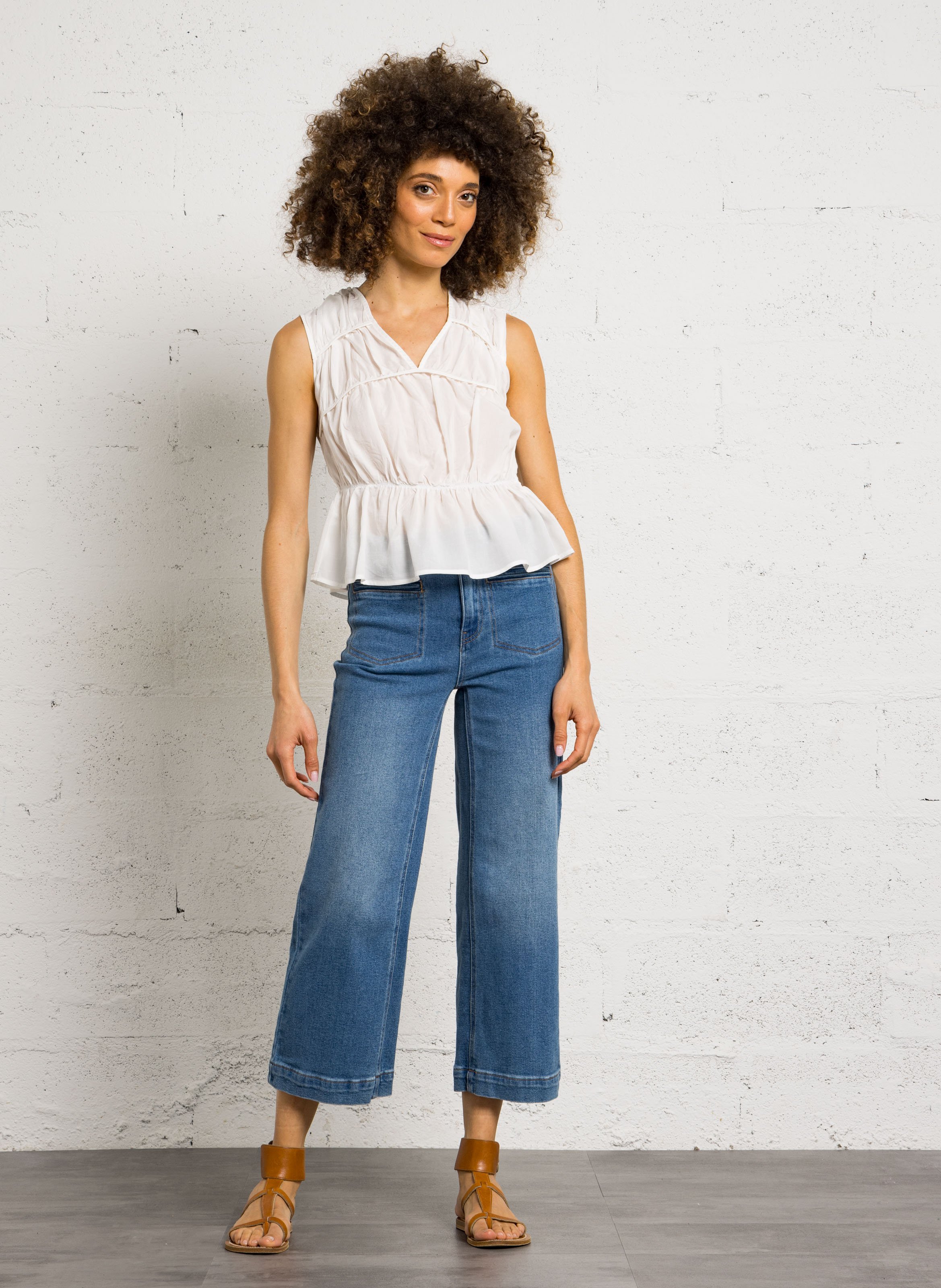 Top cintré col V en tissu froissé THE KORNER Blanc