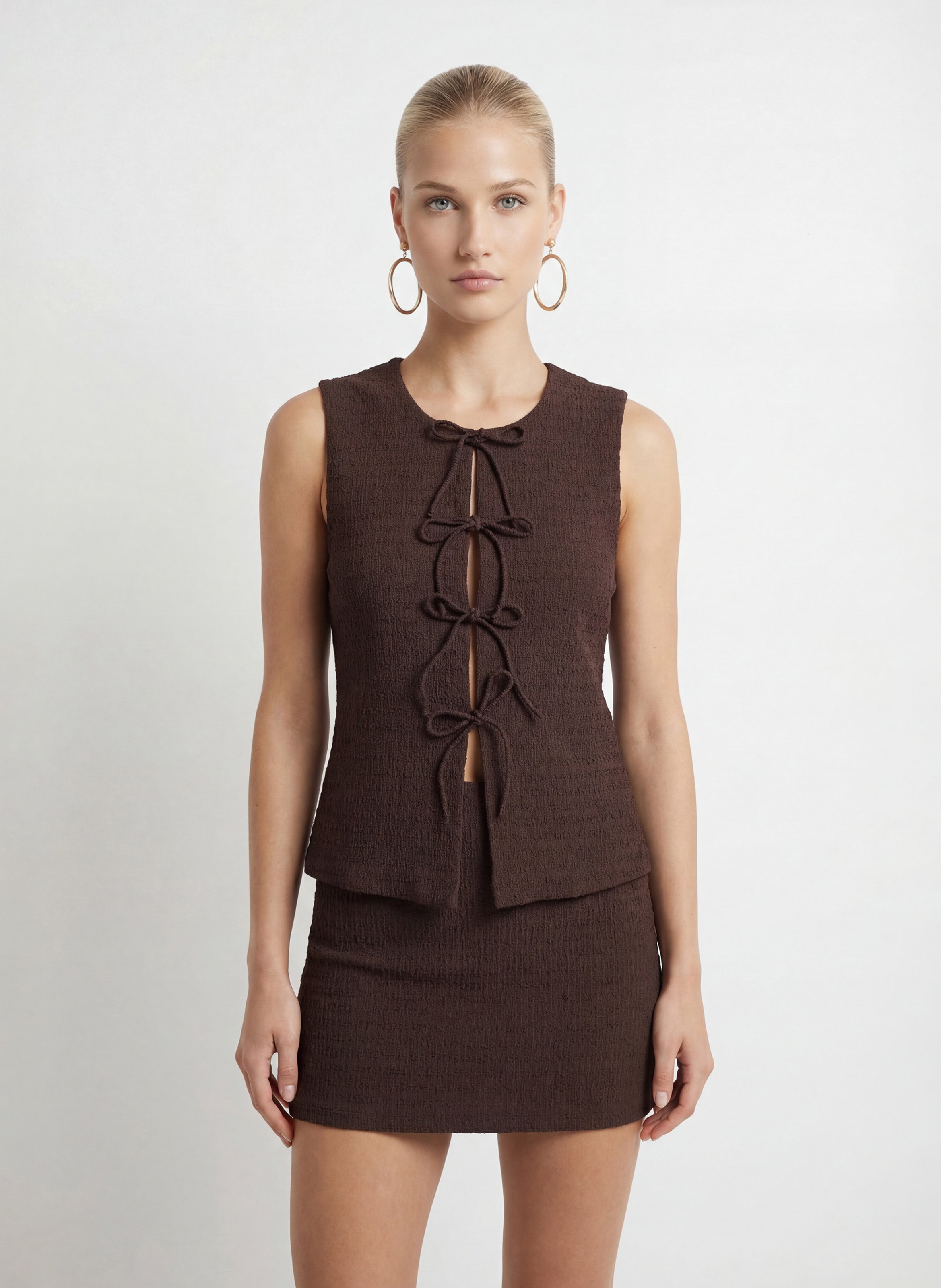 Gerade geschnittene, ärmellose Bluse aus Viskose-Mix KOOKAI Braun