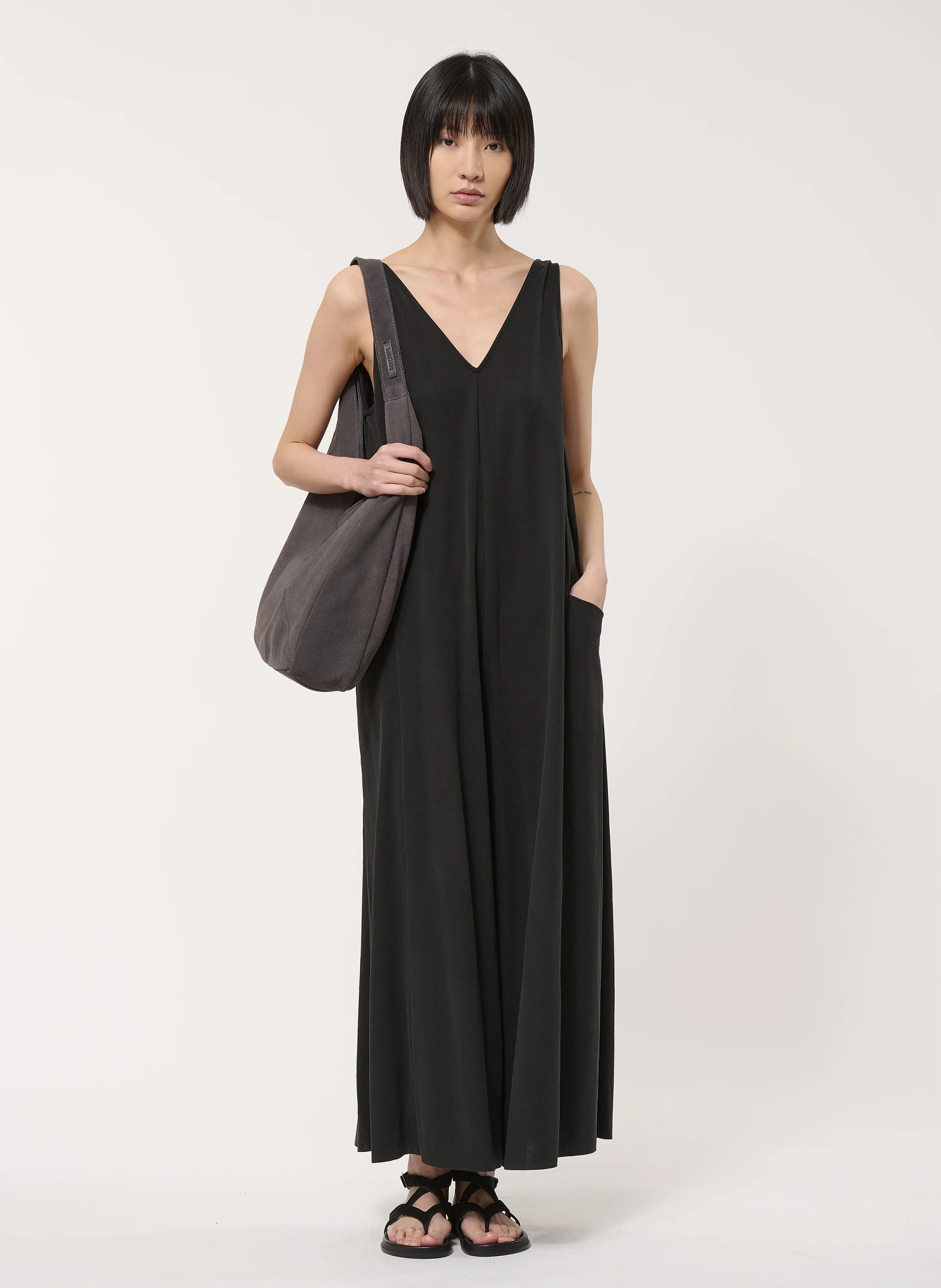 Einfarbiger Jumpsuit mit Trägern HUMILITY Schwarz