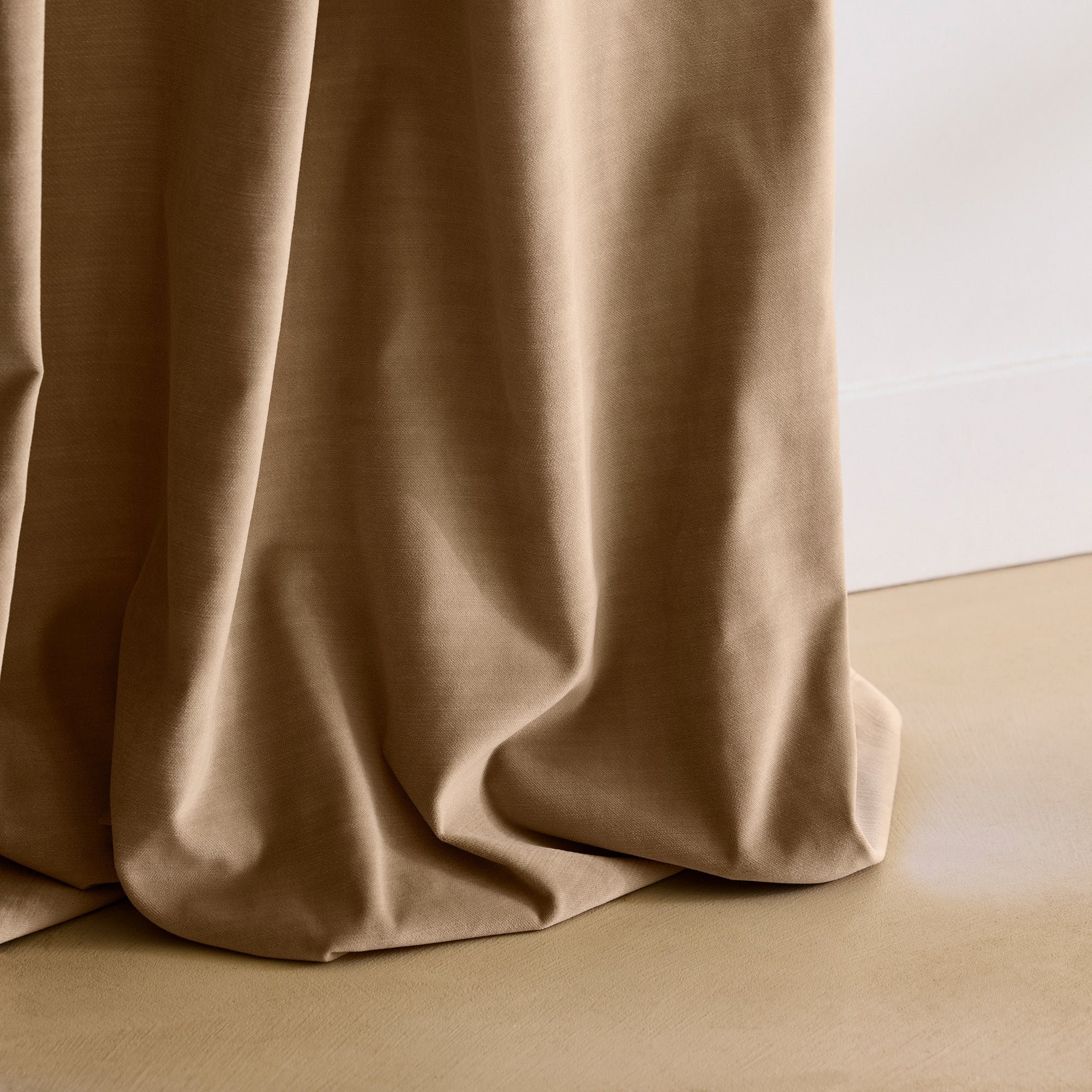 Madura - rideau dalila tamisant en velours fluide et lumineux beige 137x280 cm MADURA Beige
