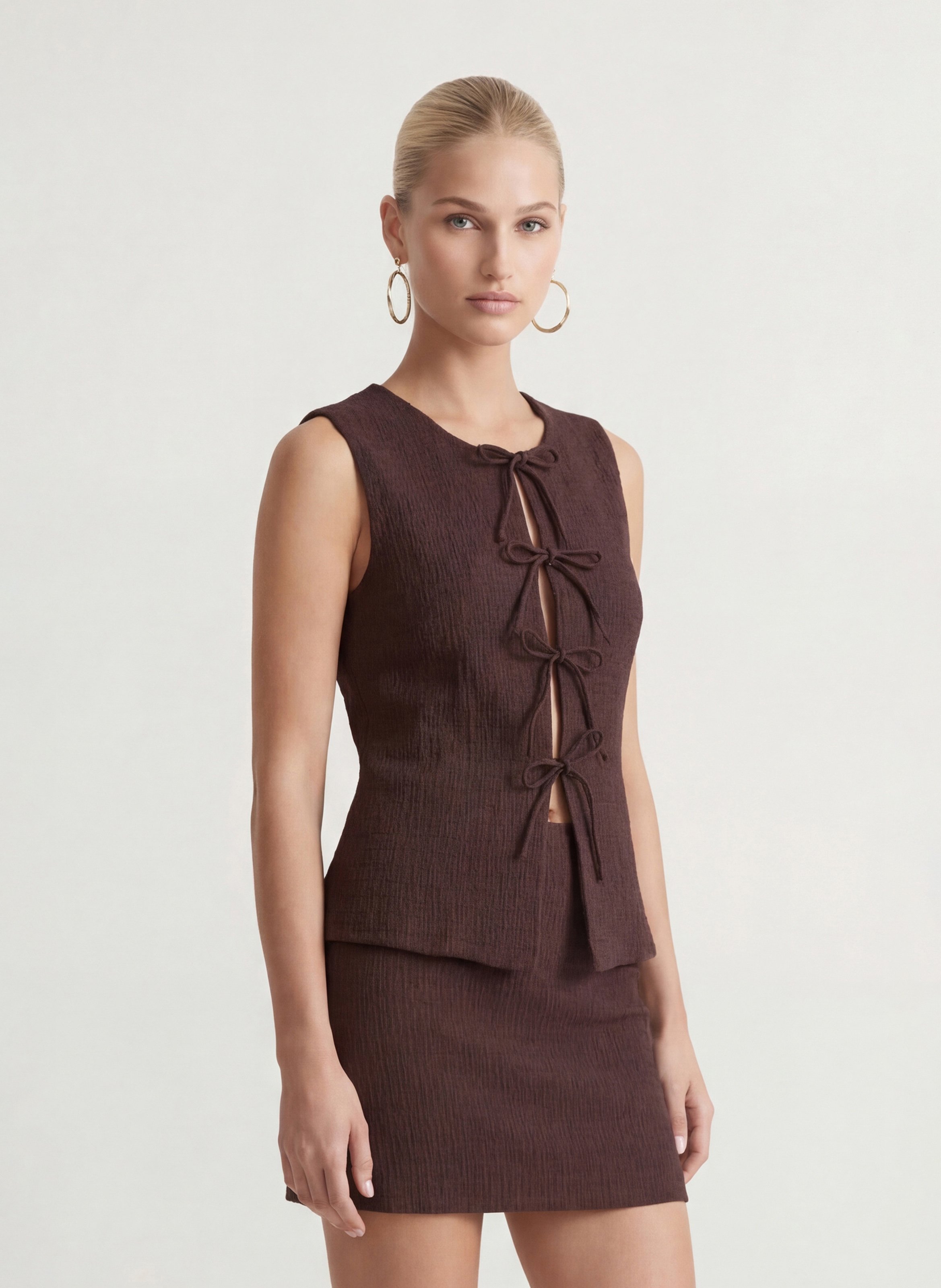 Gerade geschnittene, ärmellose Bluse aus Viskose-Mix KOOKAI Braun