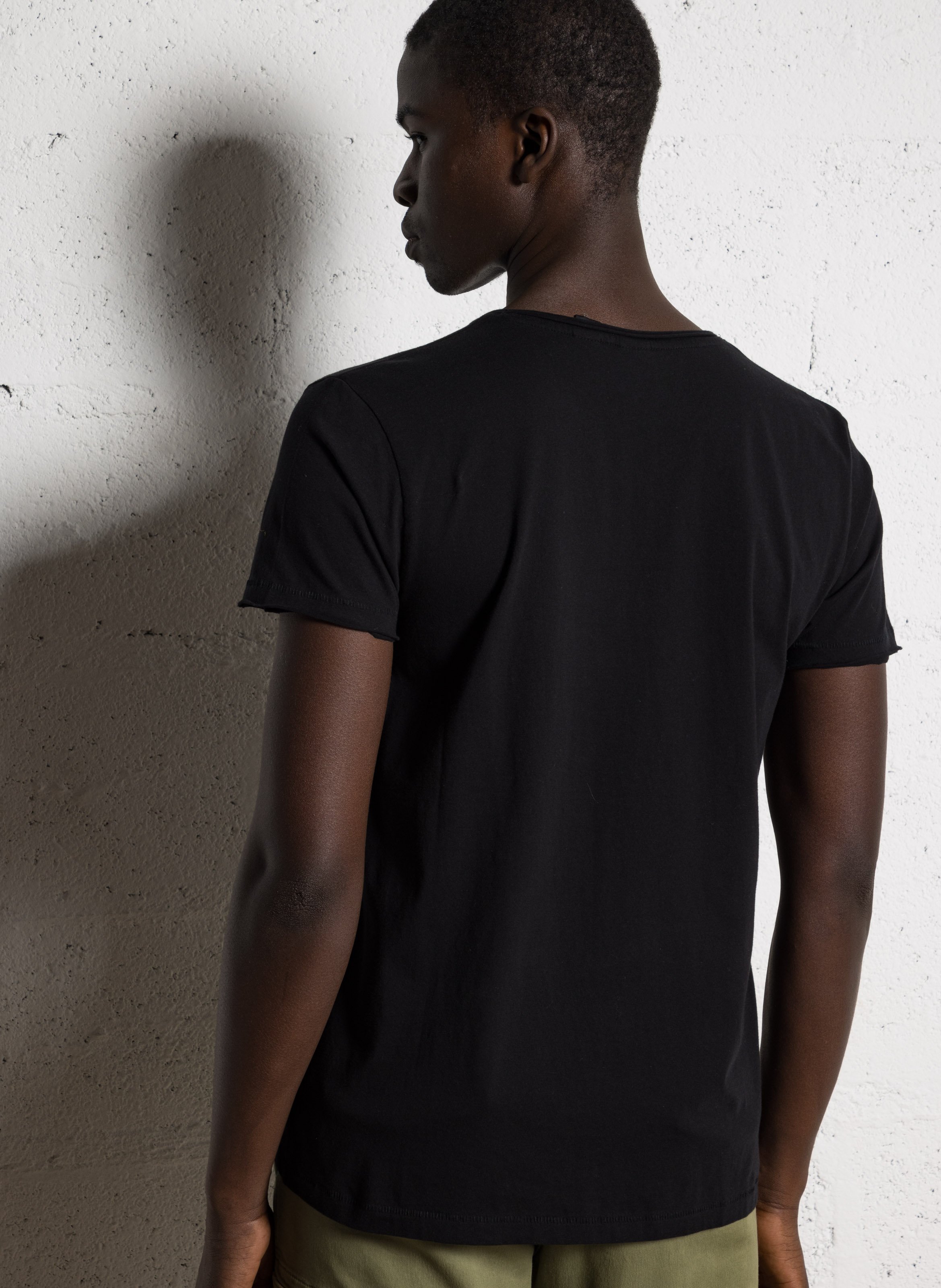 T-shirt dritta con scollo a V arrotolata in cotone LE TEMPS DES CERISES Nero